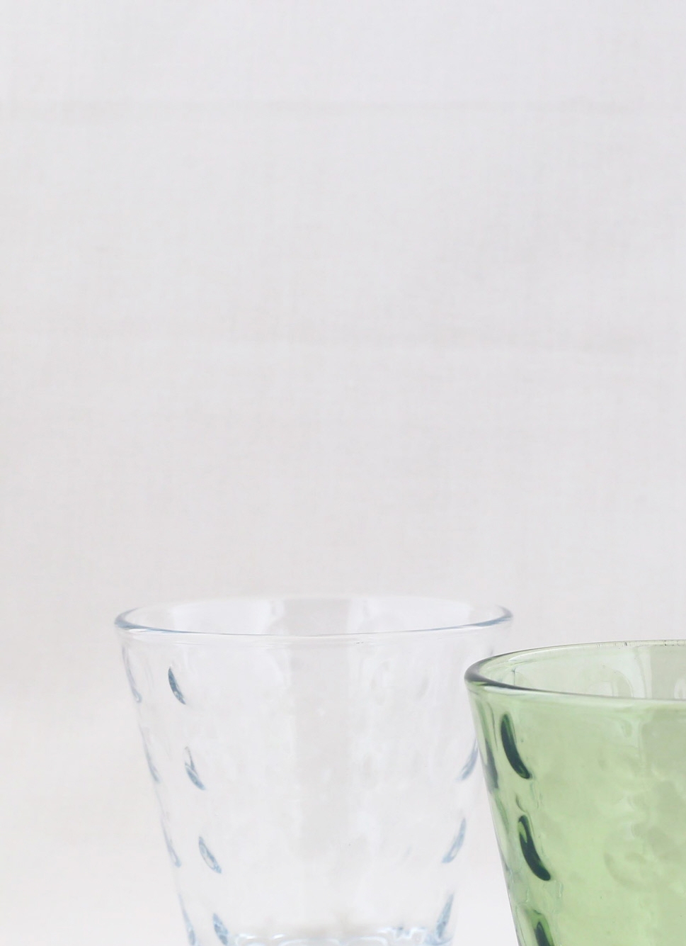 GOBELET EN VERRE AVEC RELIEF à POIS TRANSPARENT