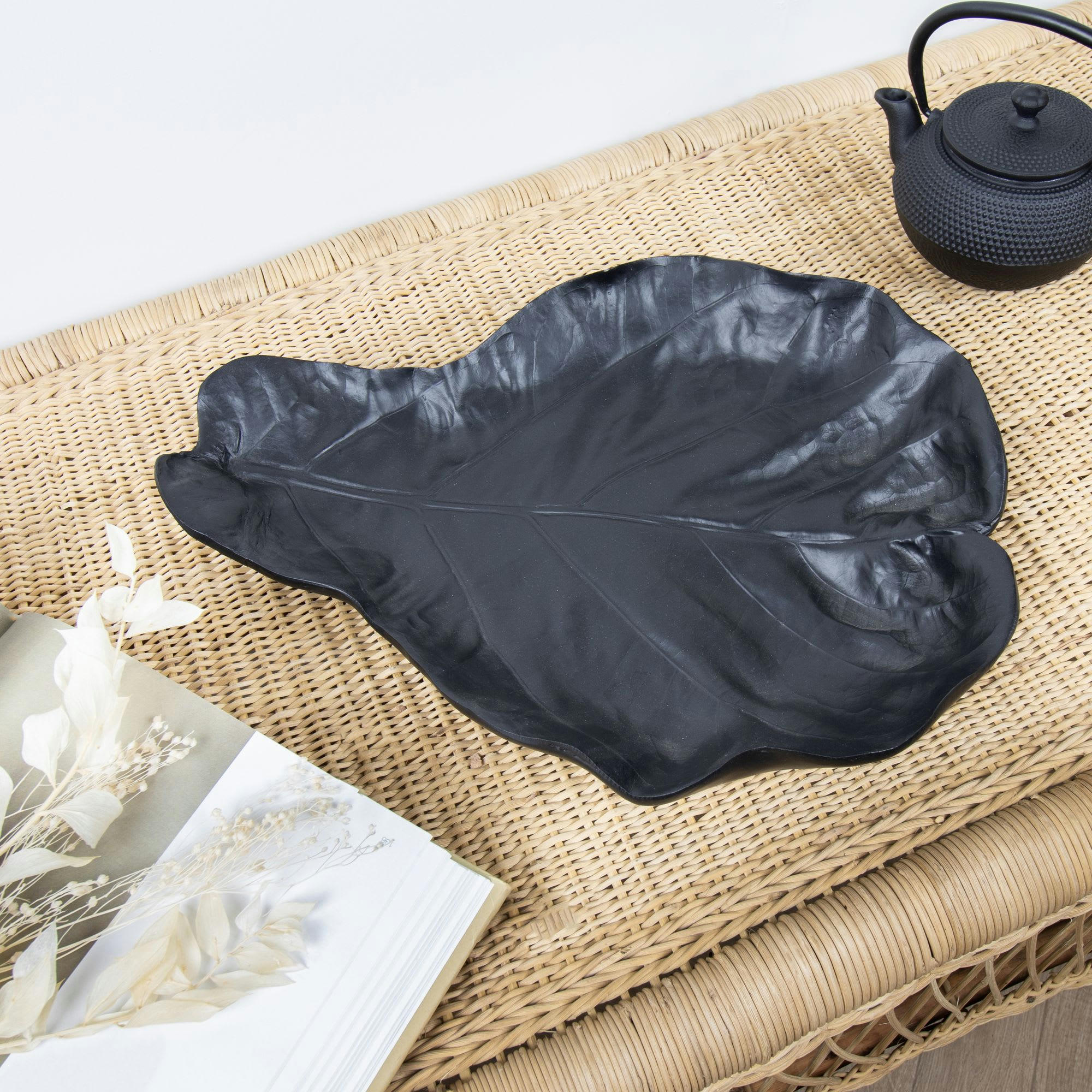 JUNGLE - Coupelle fleur en résine noire