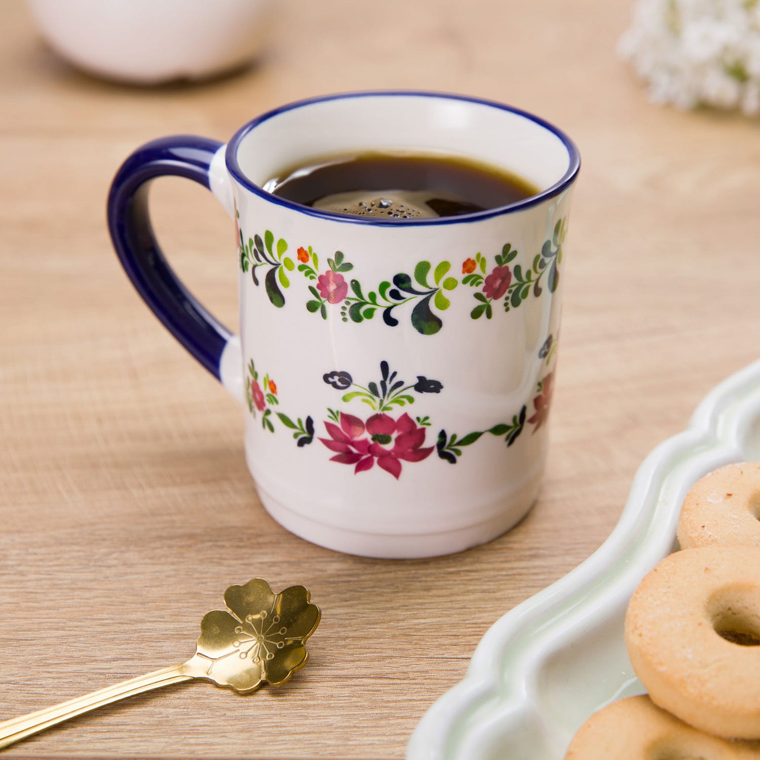 Tazza mug fiori 310 ml in porcellana bianca e blu