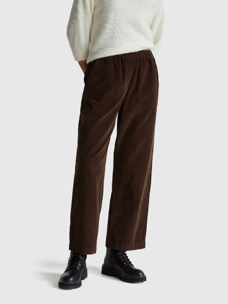 Wide velvet trousers