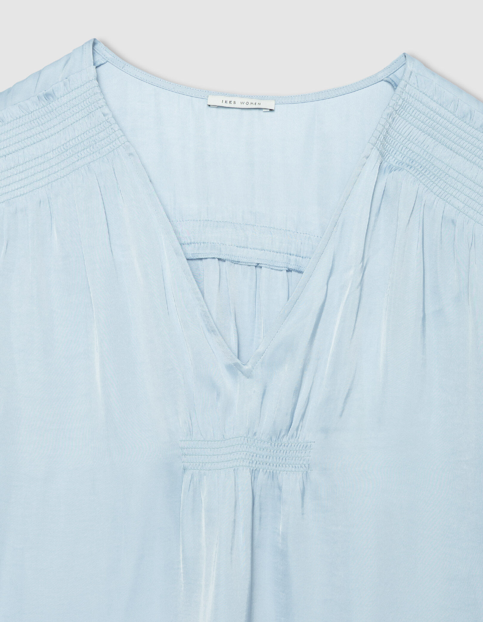 Top bleu satiné détails smocks Femme