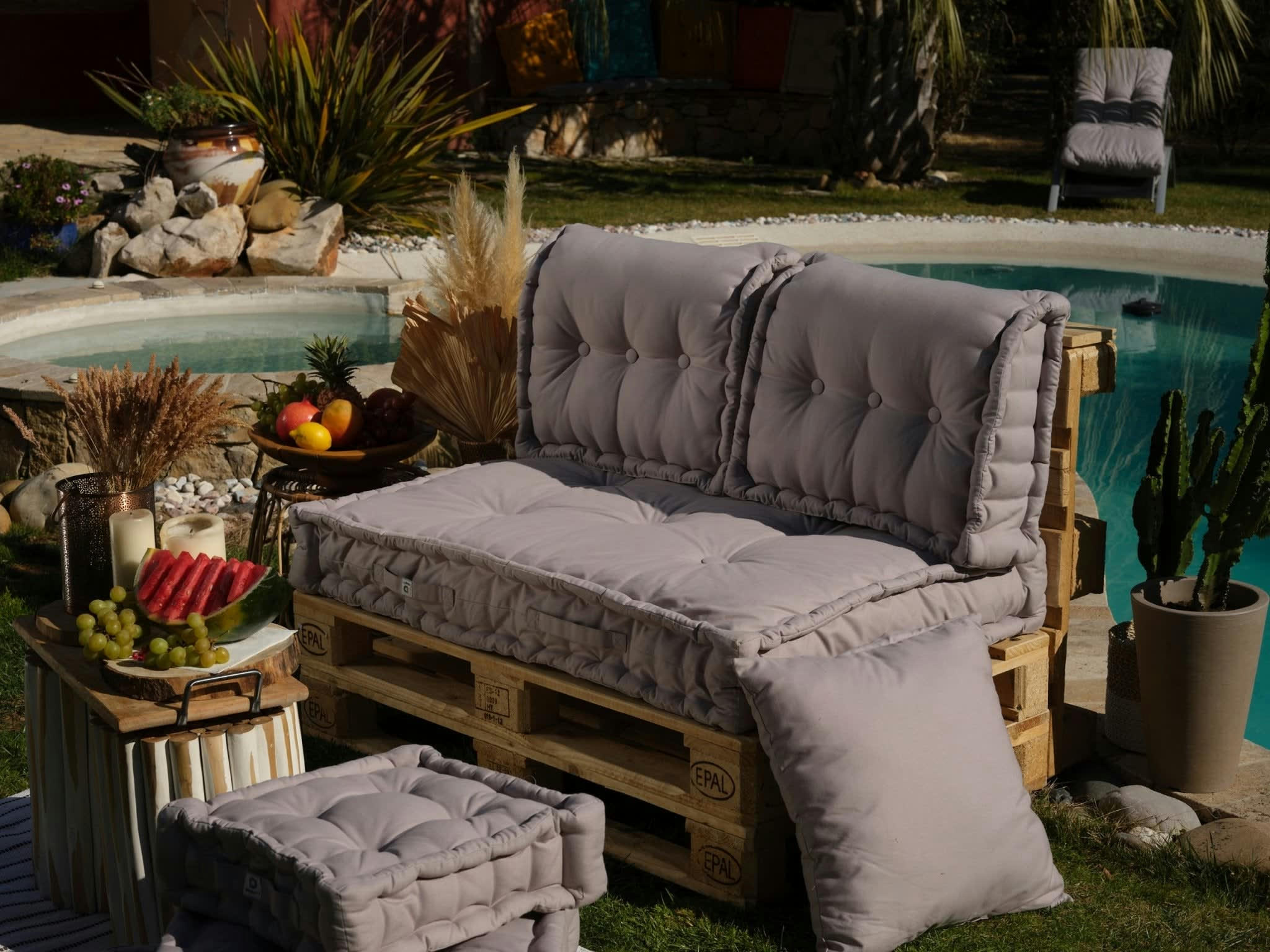 - Coussins pour palette capitonné en polyester 120x80x20cm gris