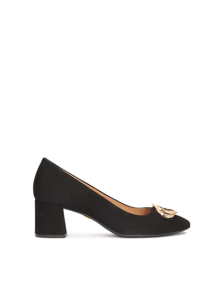 Nubuck pumps with a wide heel