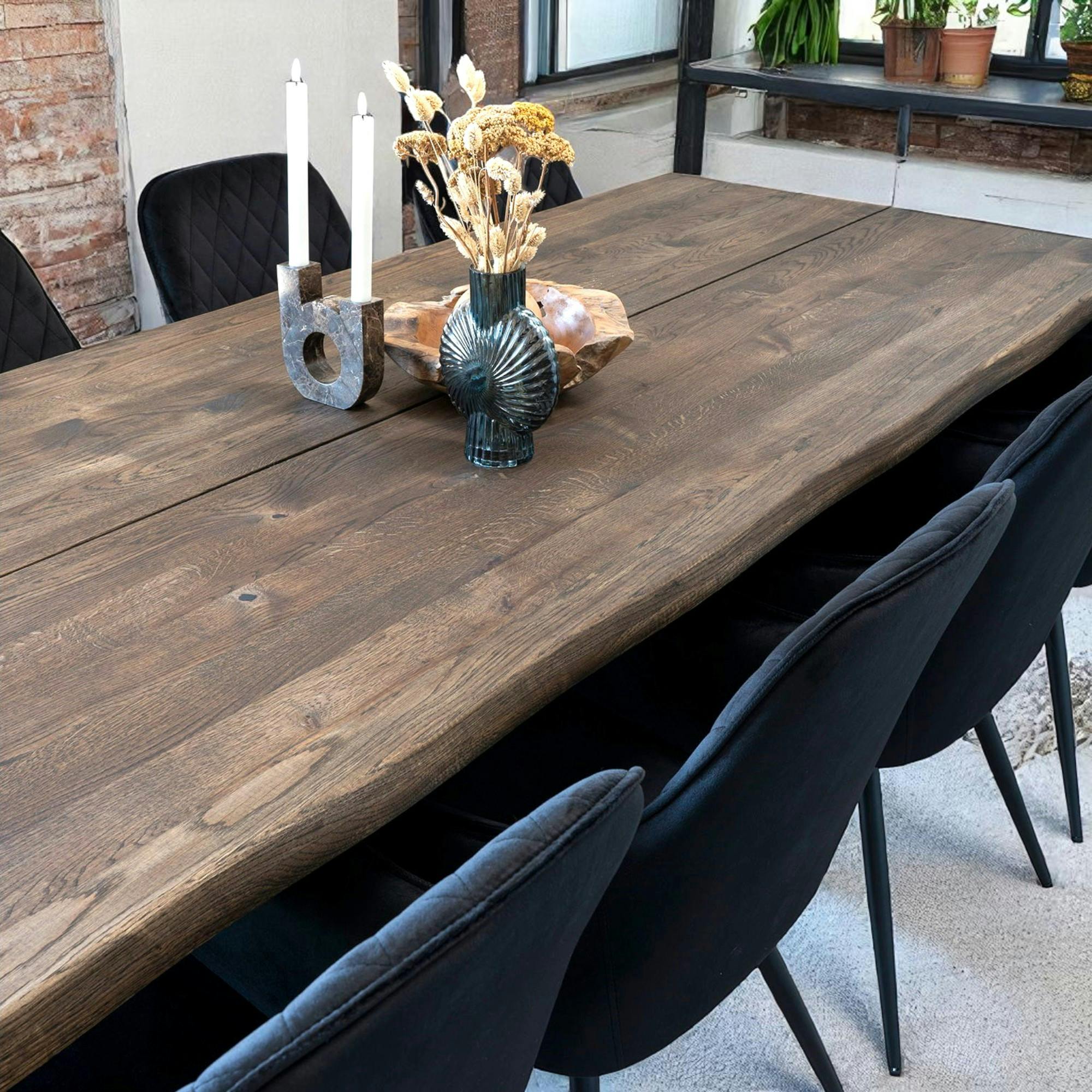 Table à rallonge en bois de chêne fumé avec bordures naturelles 240 cm SAVONE