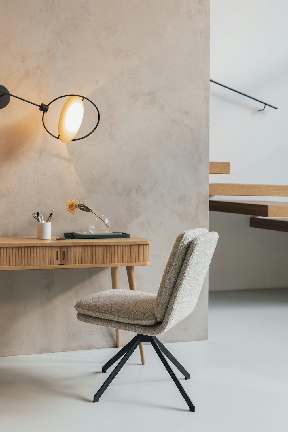 TYLER - Chaise en tissu bouclé blanc