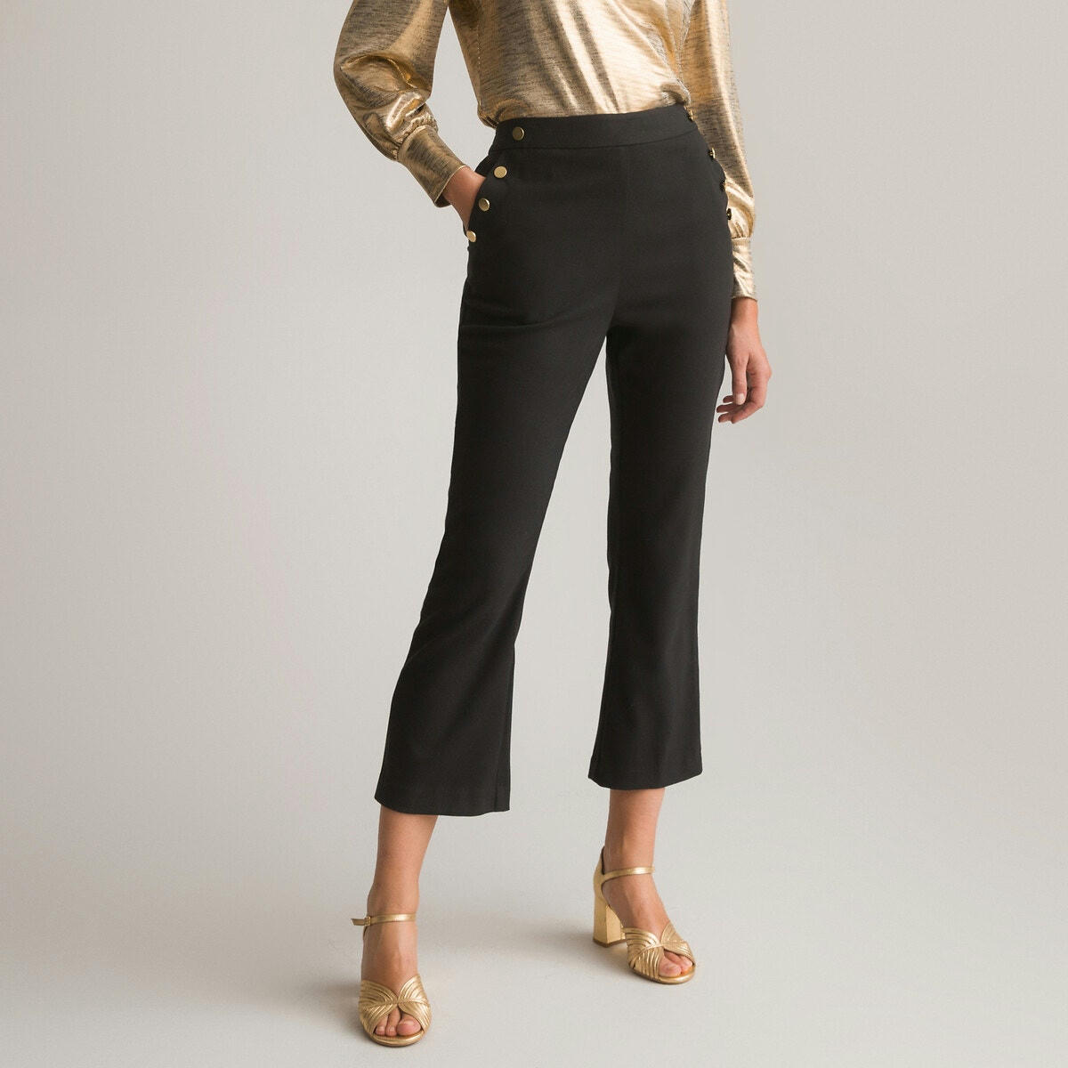 Pantalon raccourci, forme évasée