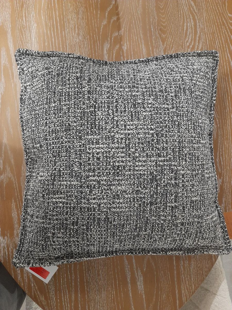 Poduszka dekoracyjna z gzymsem 50x50x6 cm