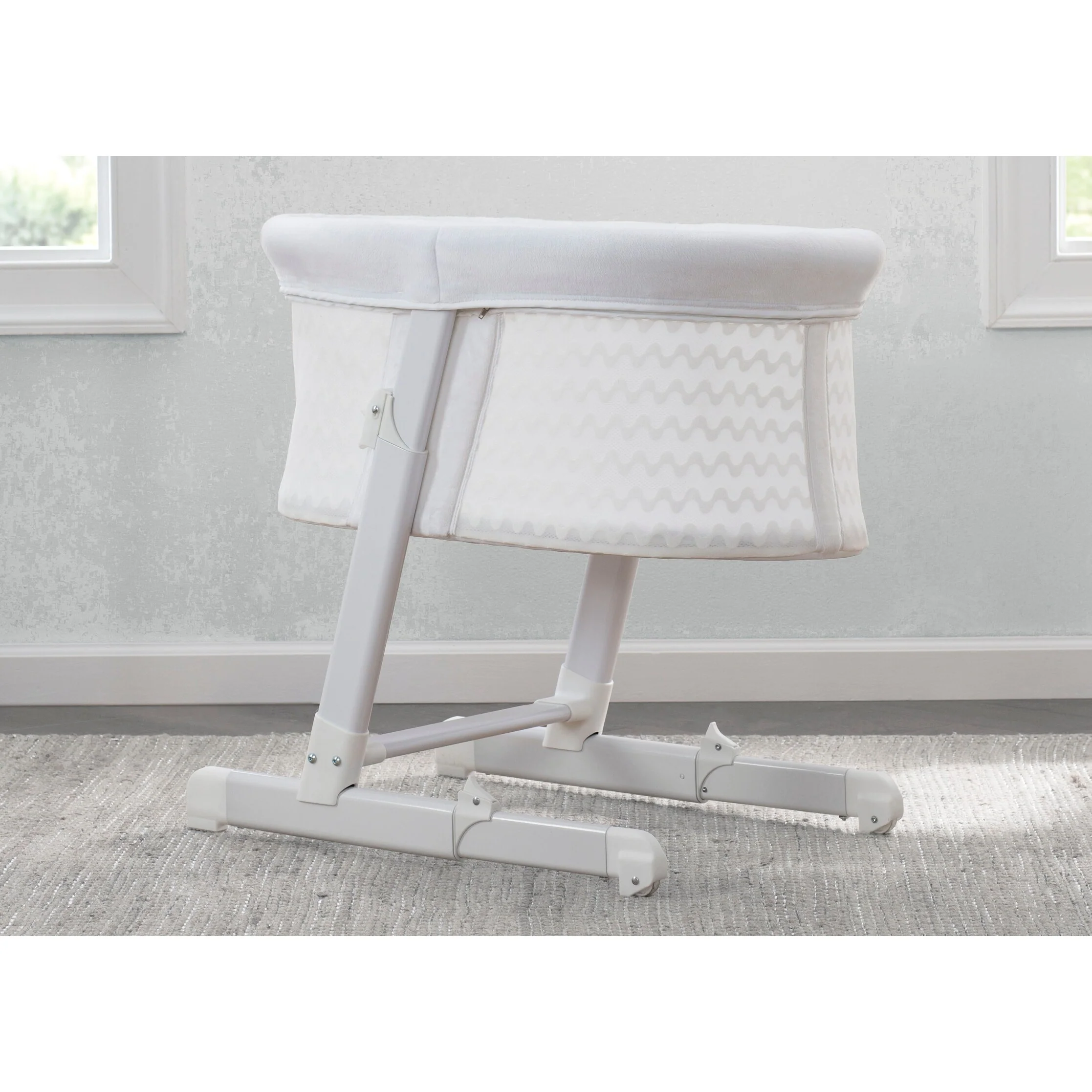 Simmons Kids Oval City Sleeper Bassinet, White Cap