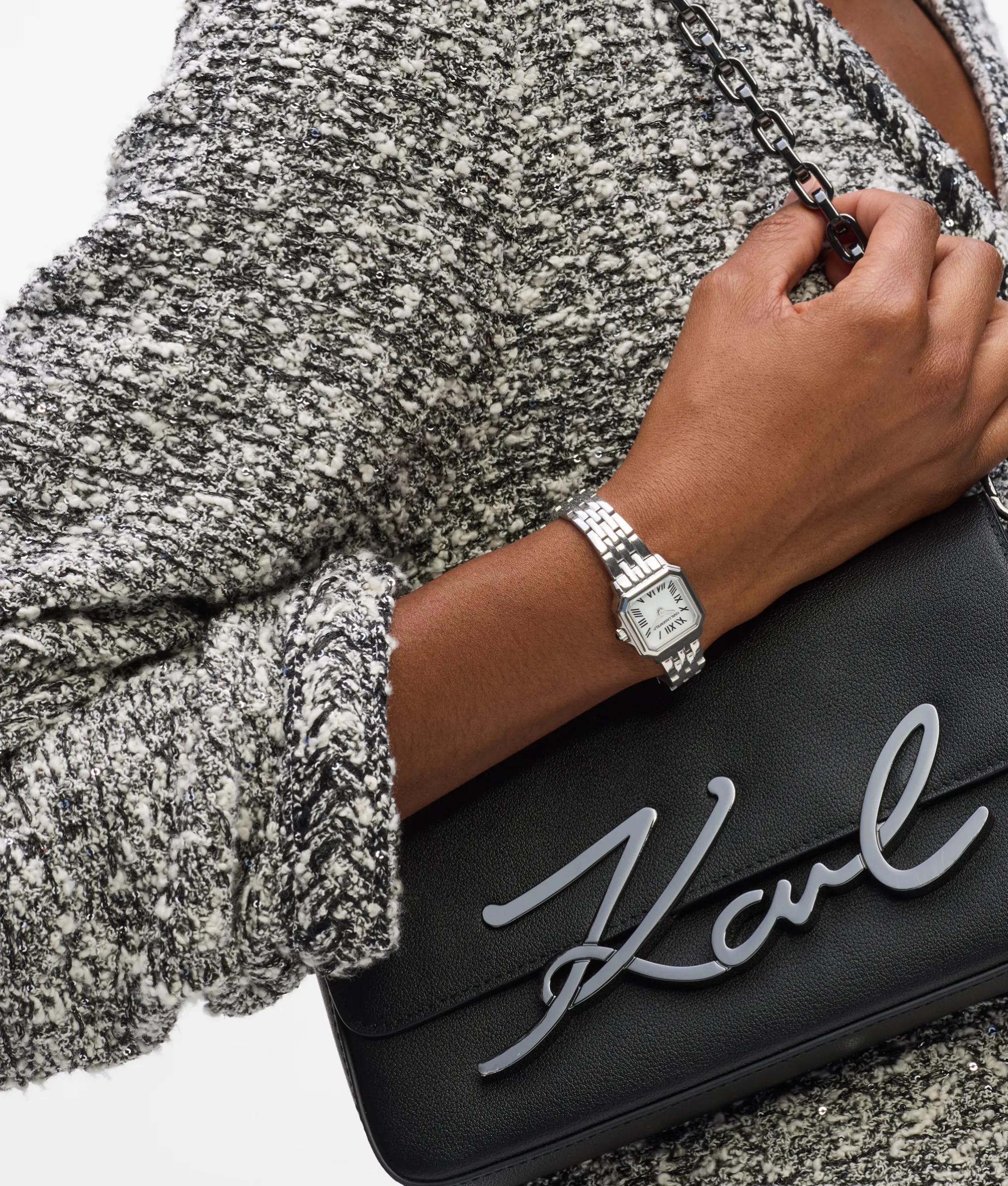 Petite montre carrée avec logo