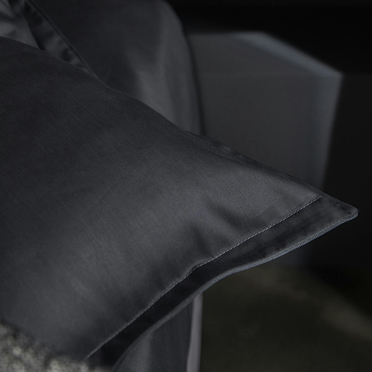 TEOPHILE - Drap housse en satin de coton anthracite 140x200