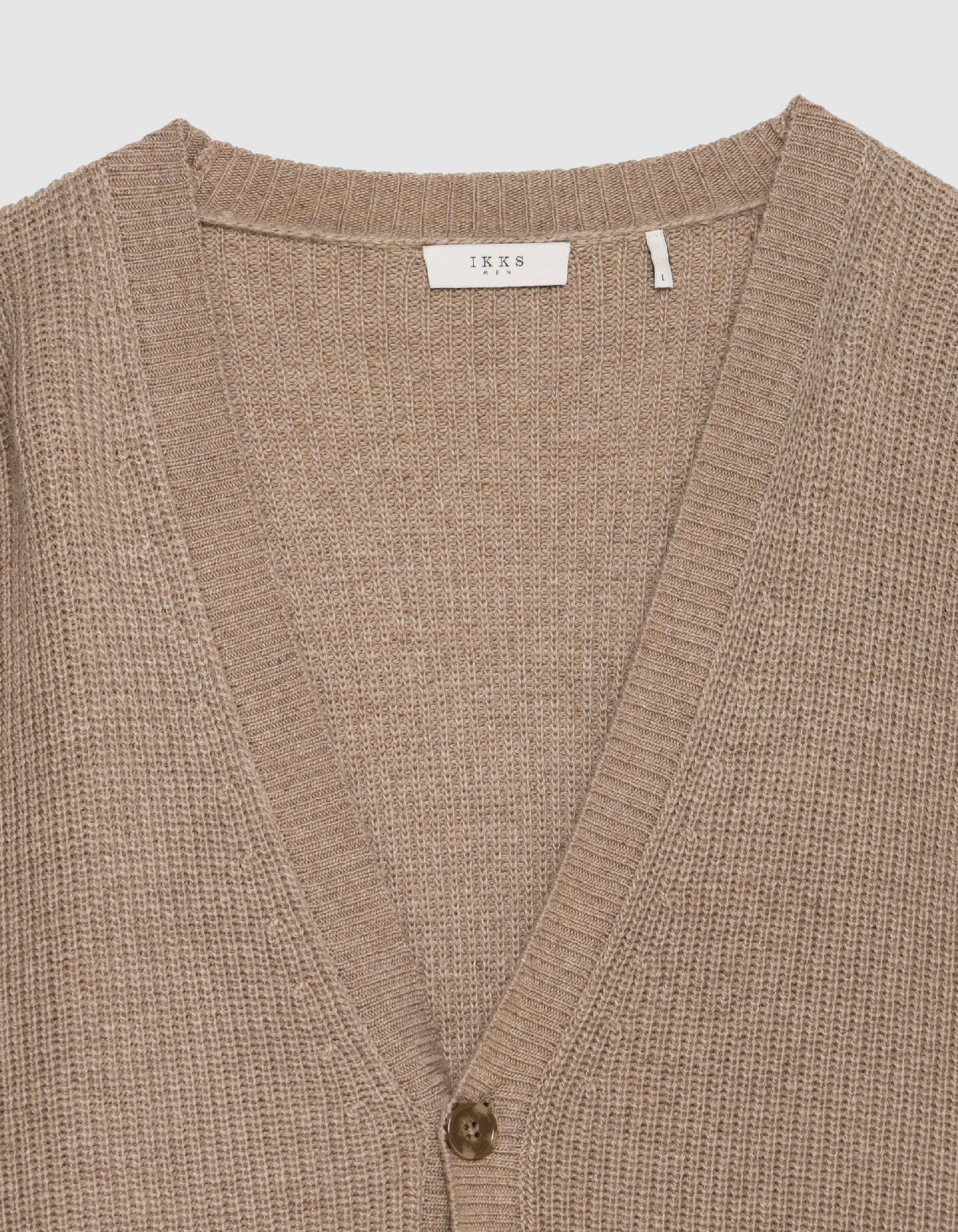 Cardigan beige tricot boutonné encolure V Homme