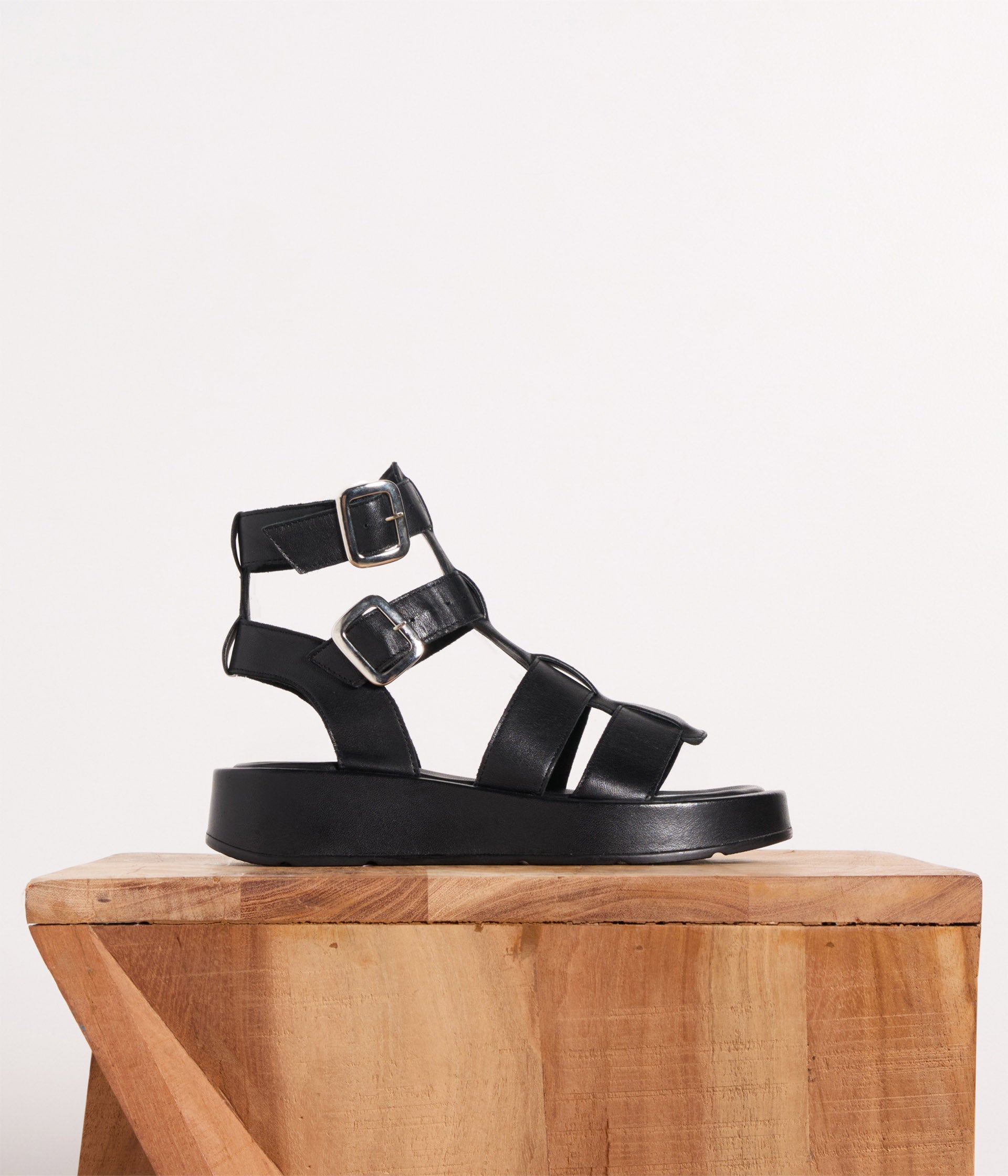 Spartiates en cuir noir Titia