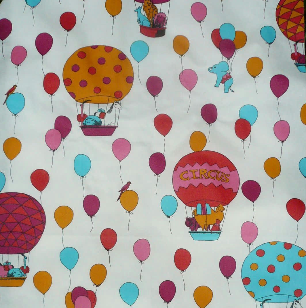 CIRQUE - Nappe enduite rectangle 160 x 200 cm multicolore