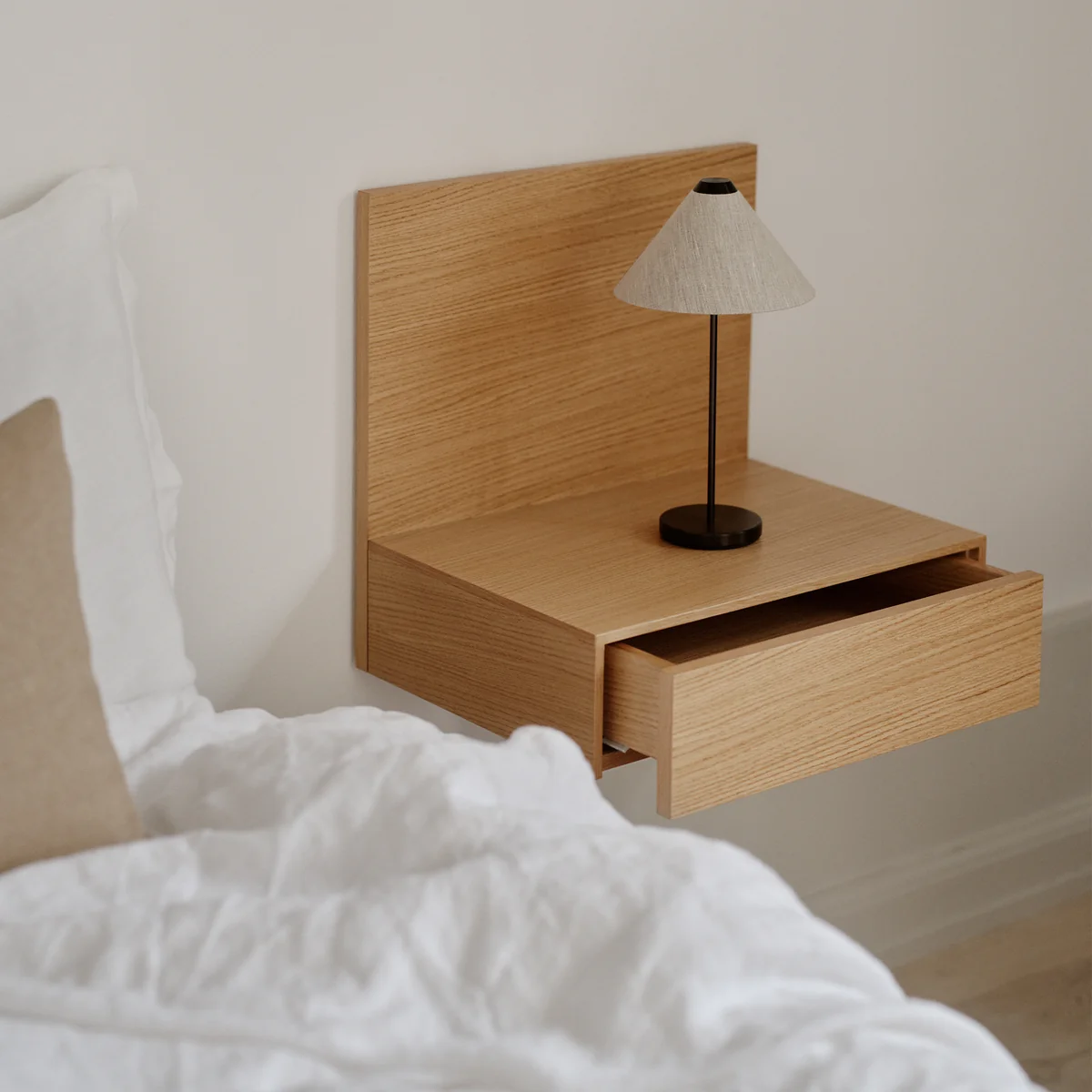 New Works - Tana Wandmontierter Nachttisch