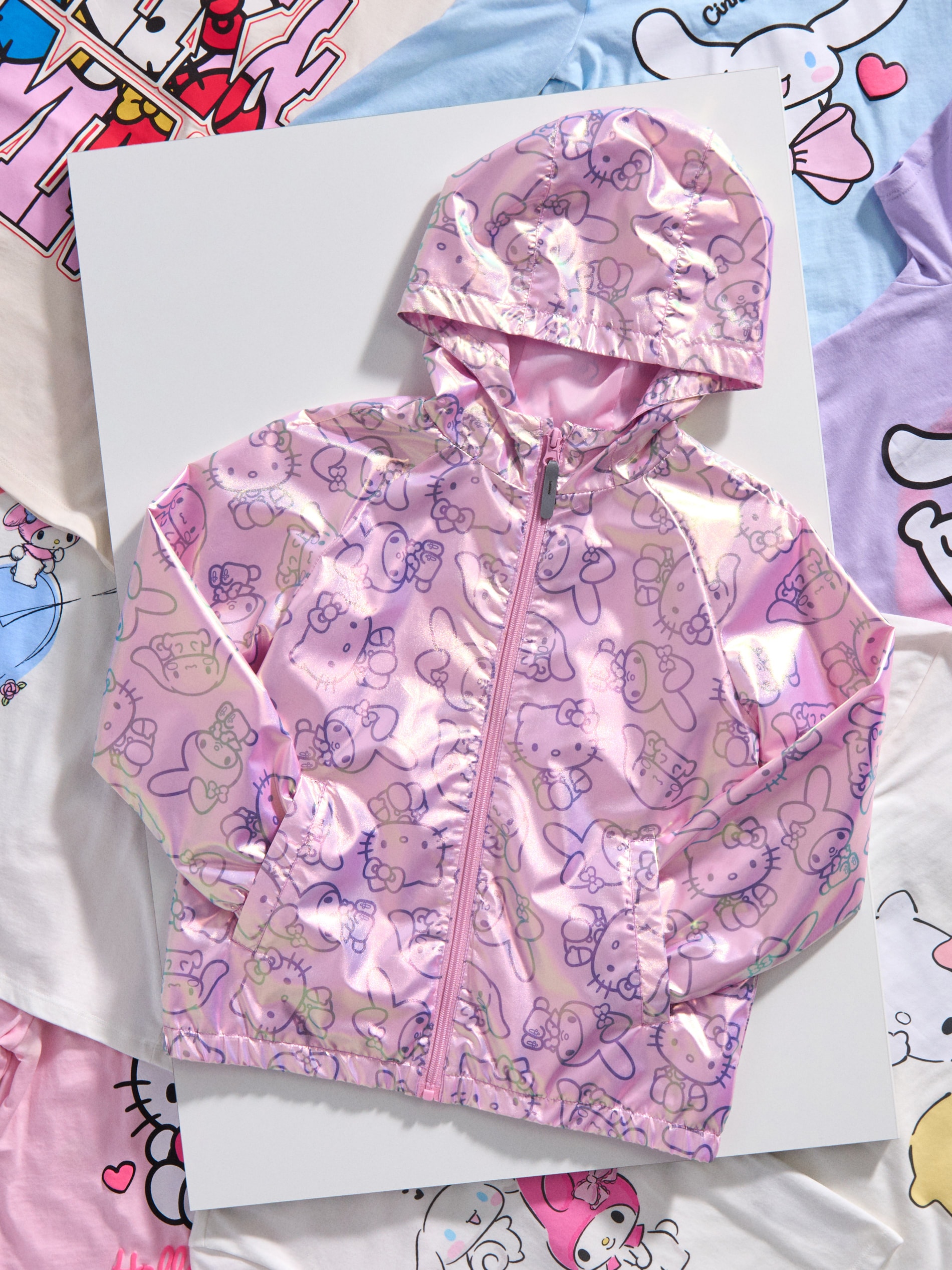 Kurtka bomberka ze wzorem Hello Kitty