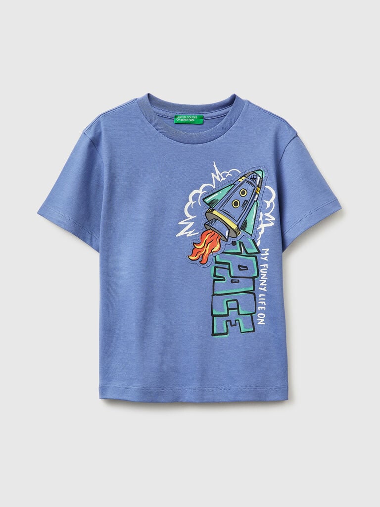 T-shirt with print and application