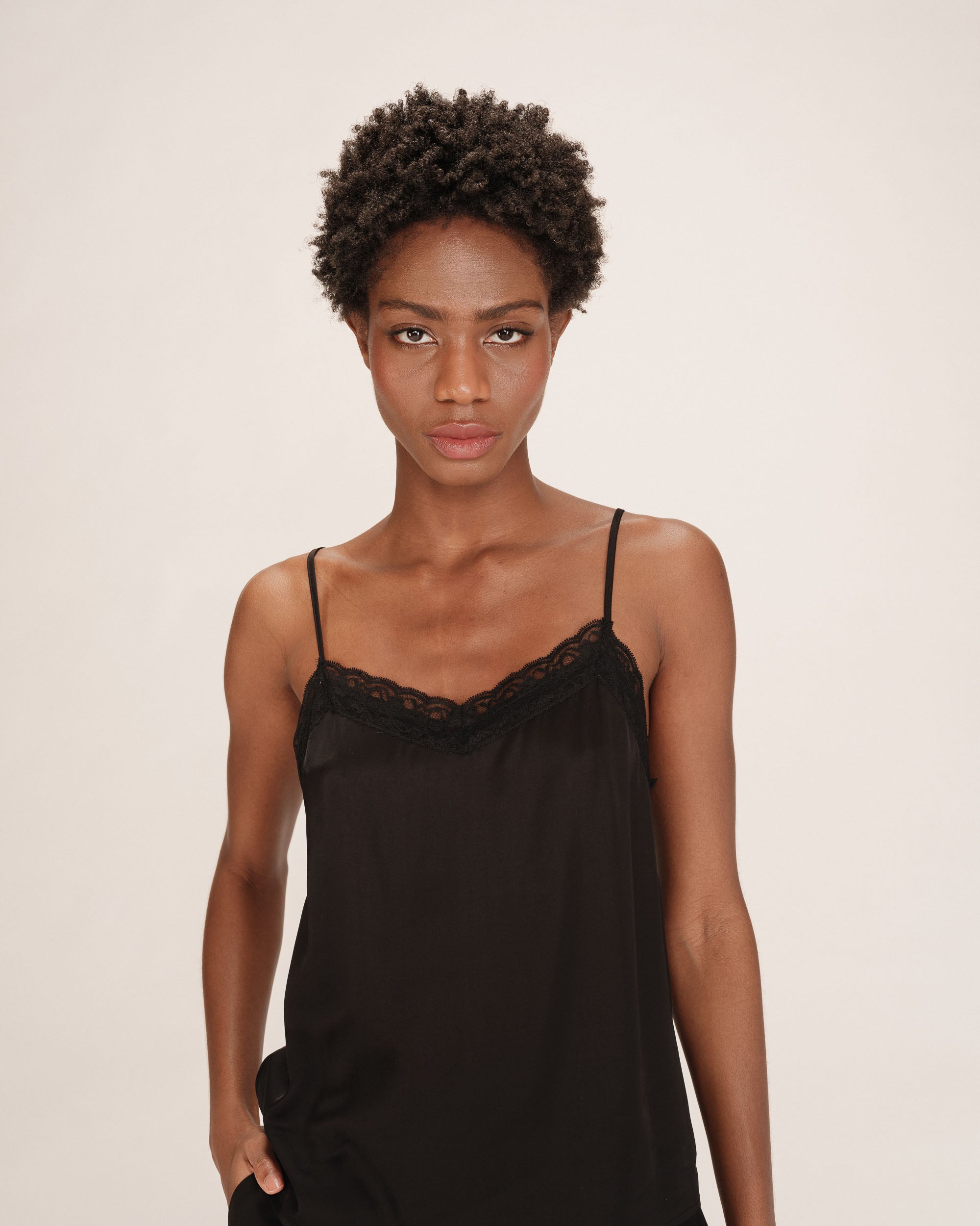 Caraco satin et dentelle noir Trefle