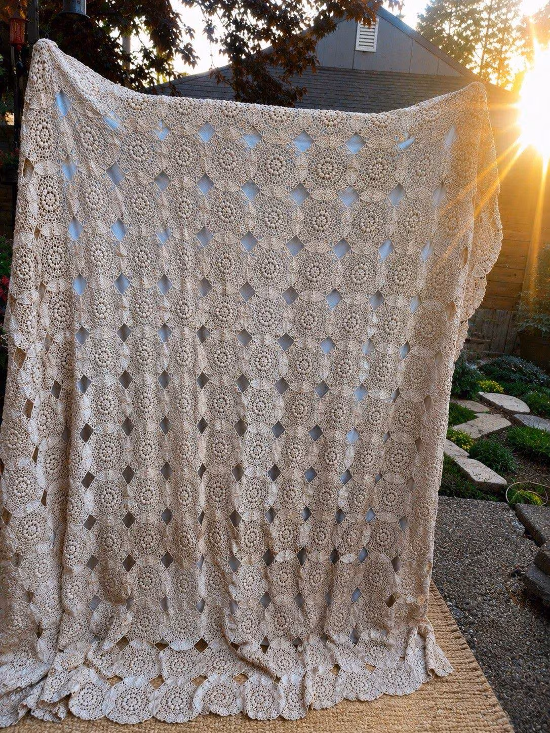1940s Heirloom Hand-Crocheted Medallion Bedspread ECRU Cotton 4.5lbs 76
