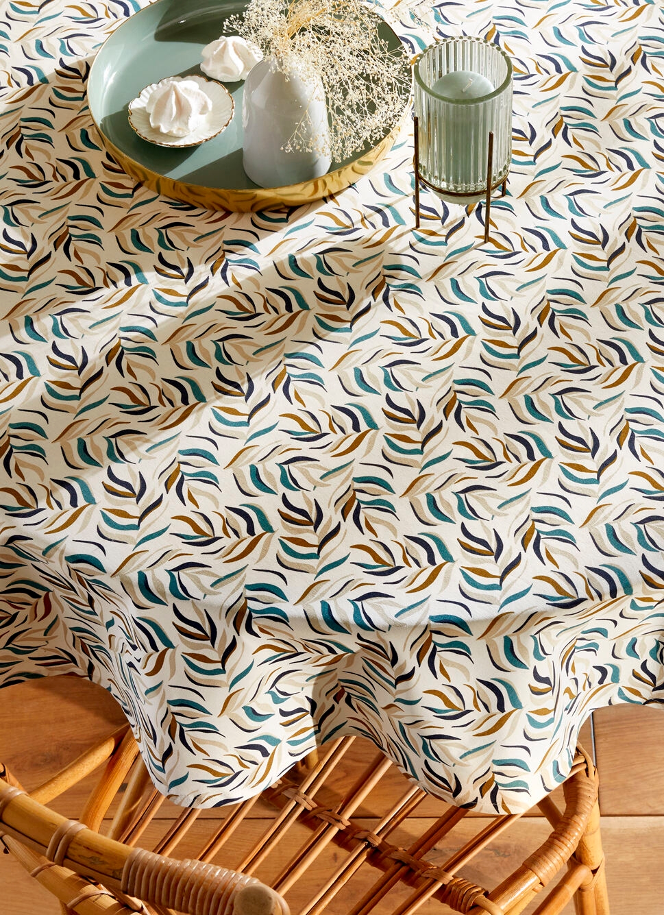 NAPPE RONDE ENDUITE IMPRIMÉ FEUILLES CLOÉ MULTICOLORE