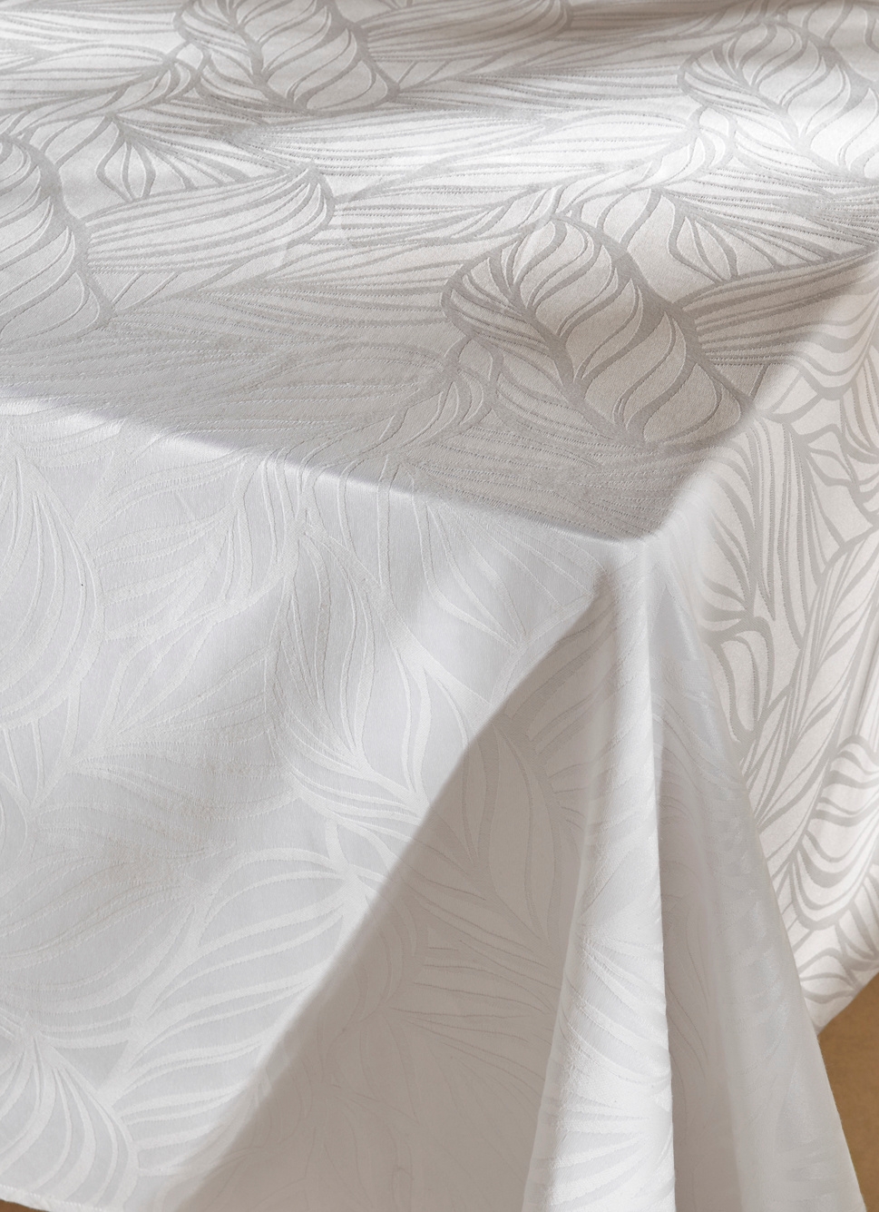 NAPPE EN JACQUARD FEUILLES DE PALME BLANC