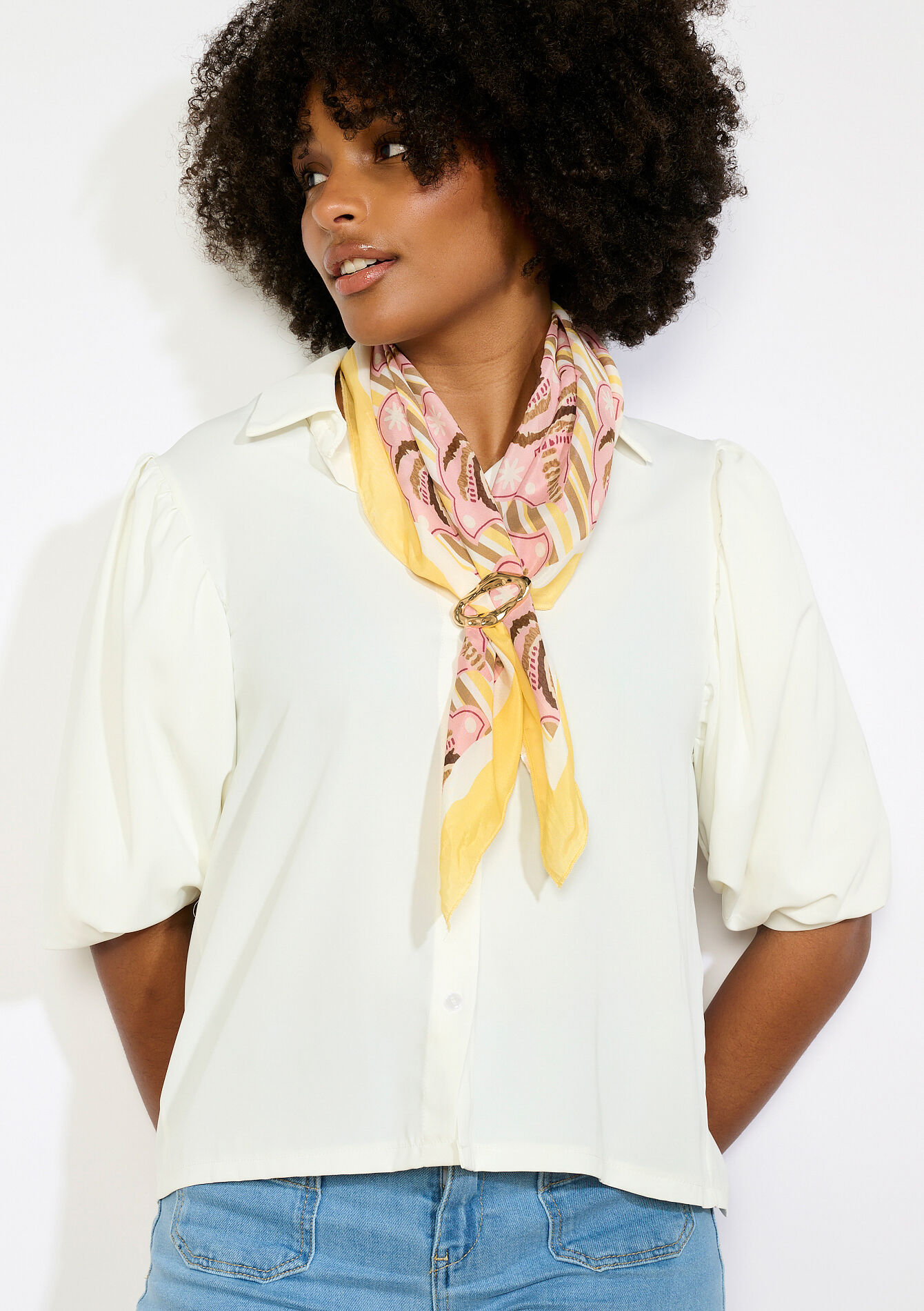 Zijden carr&eacute; met juweelaccent