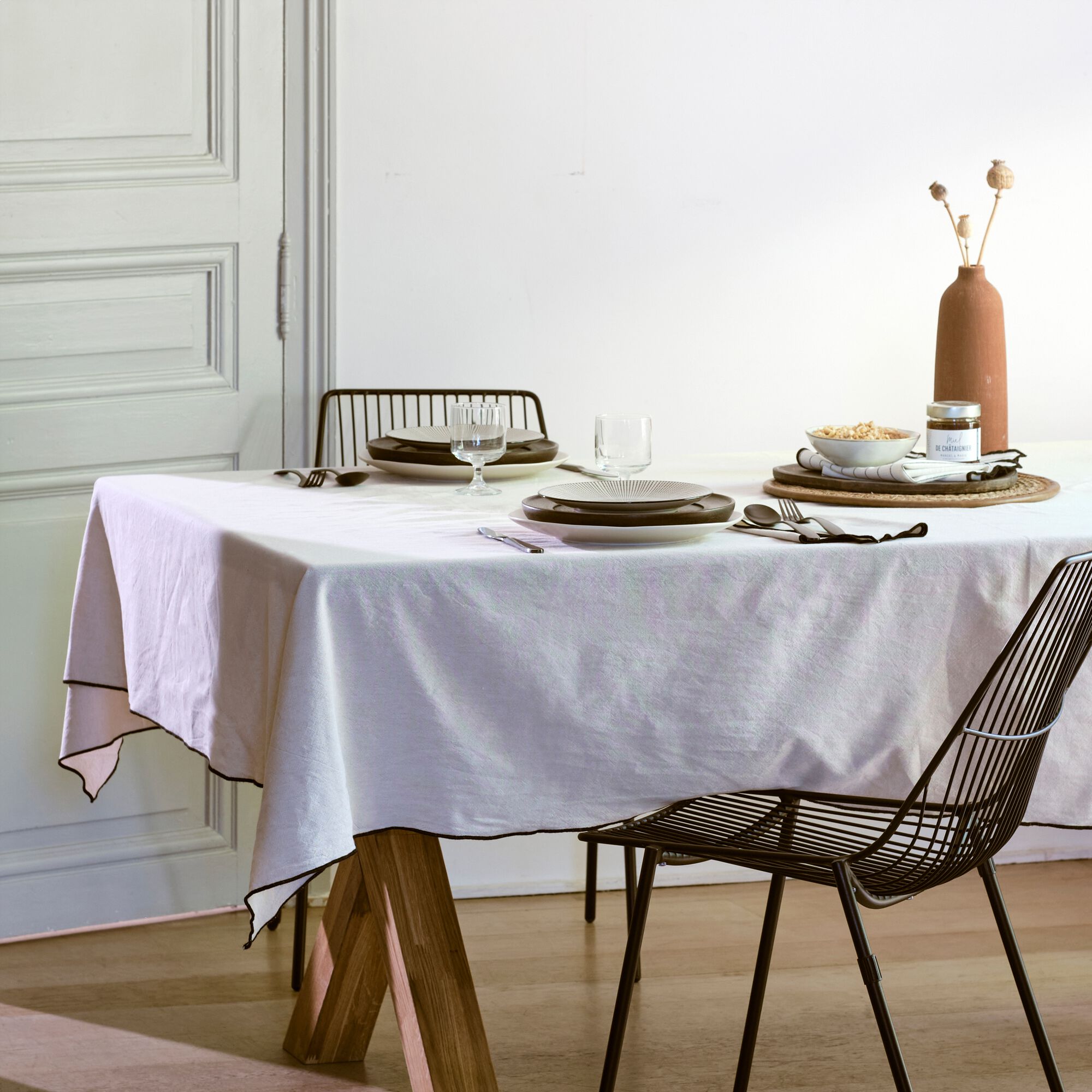 LINIA - Nappe points bourdon en coton 150x150cm - beige