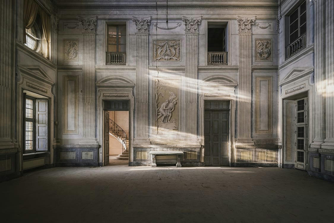 FOLIE DES GRANDEURS - Photographie d'art de Gaëtan Chambon 30x45 cm sur plexi