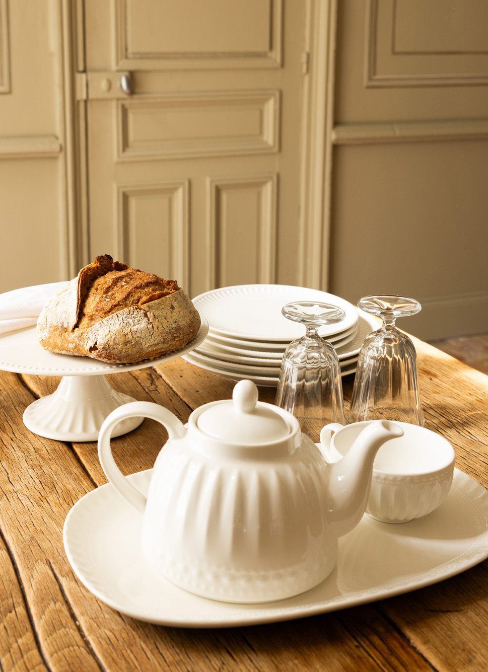 SERVITEUR EN PORCELAINE BLANC