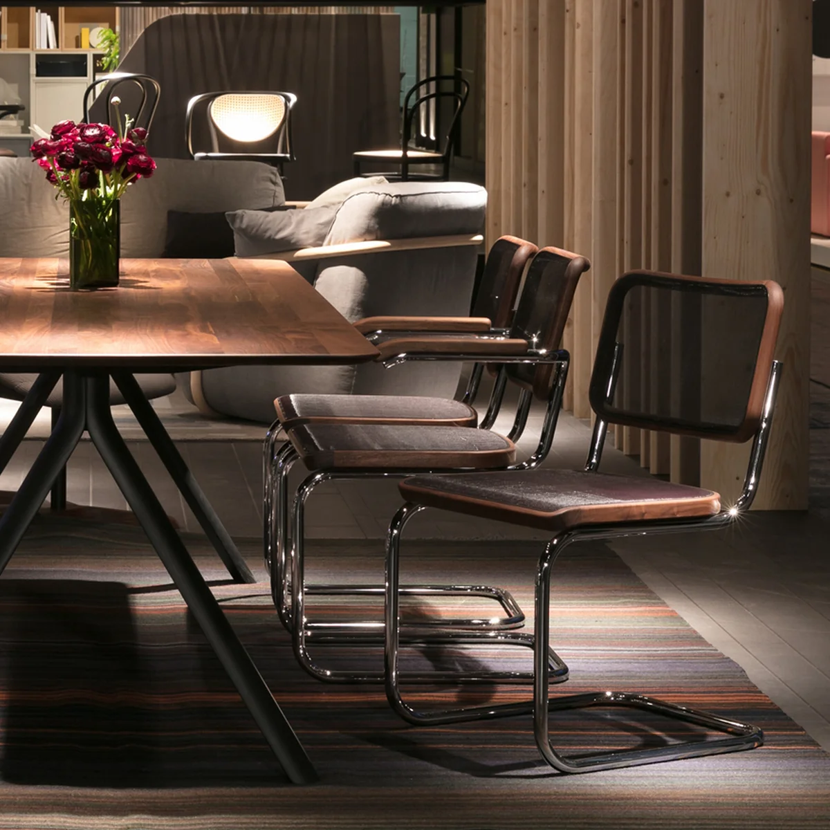 Thonet - S 64 N Armlehnstuhl, Walnuss geölt / Chrom / Netzgewebe schwarz (Pure Materials)