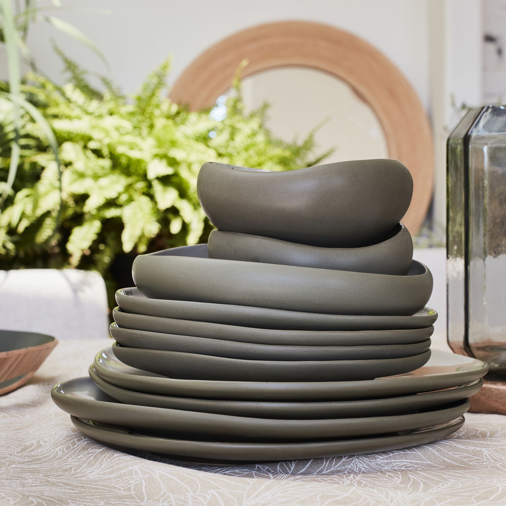 KYMA - Assiette à dessert en grès D21cm - vert olivier