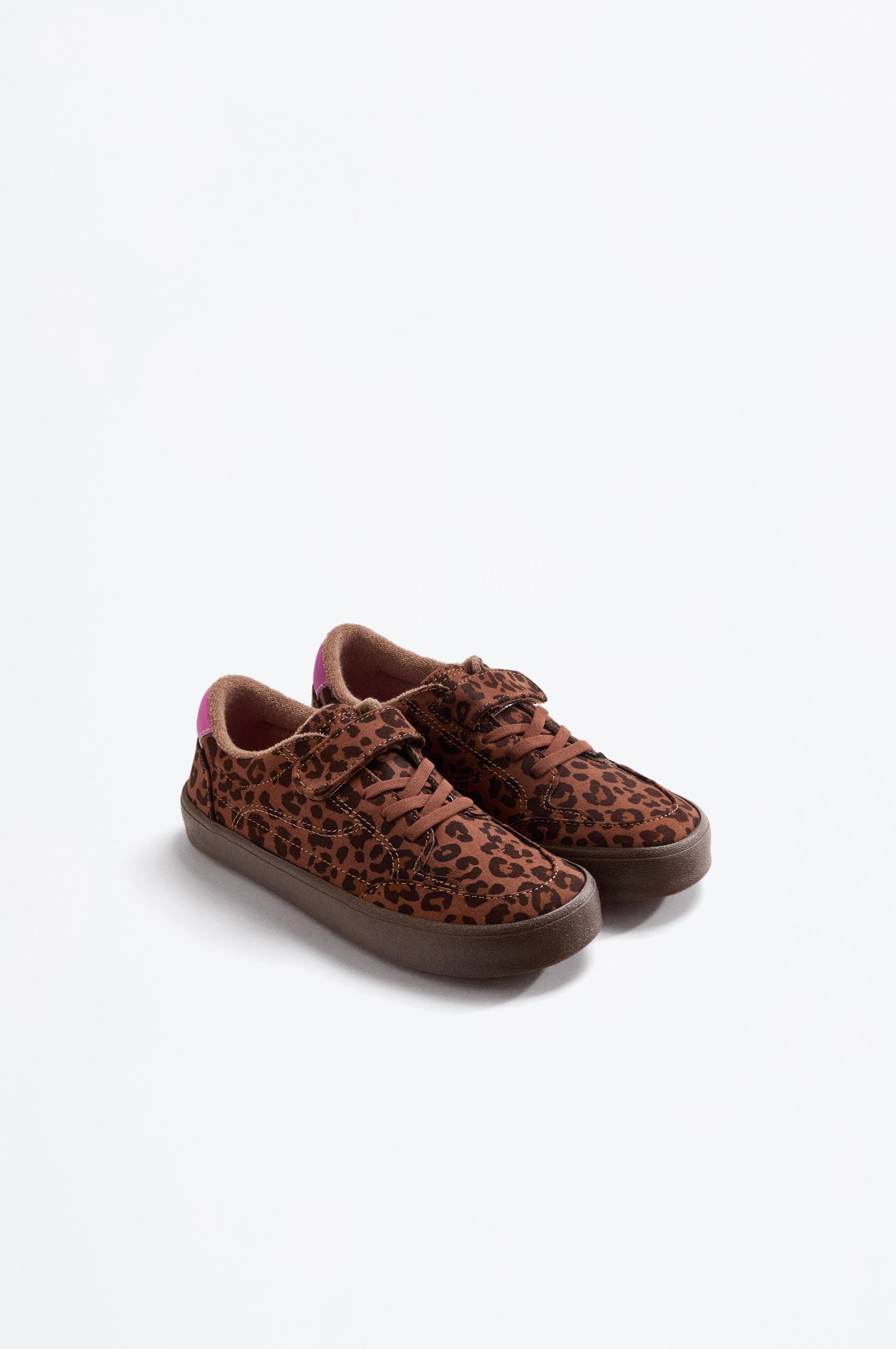 Zapatilla confort barefoot animal print