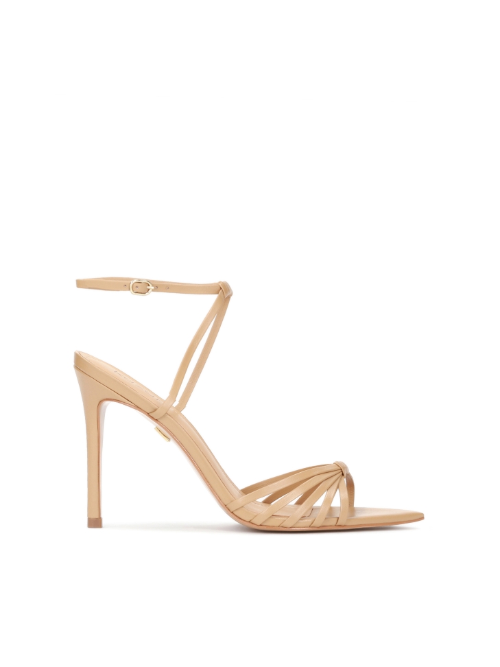 Leather sandals with an effective strap