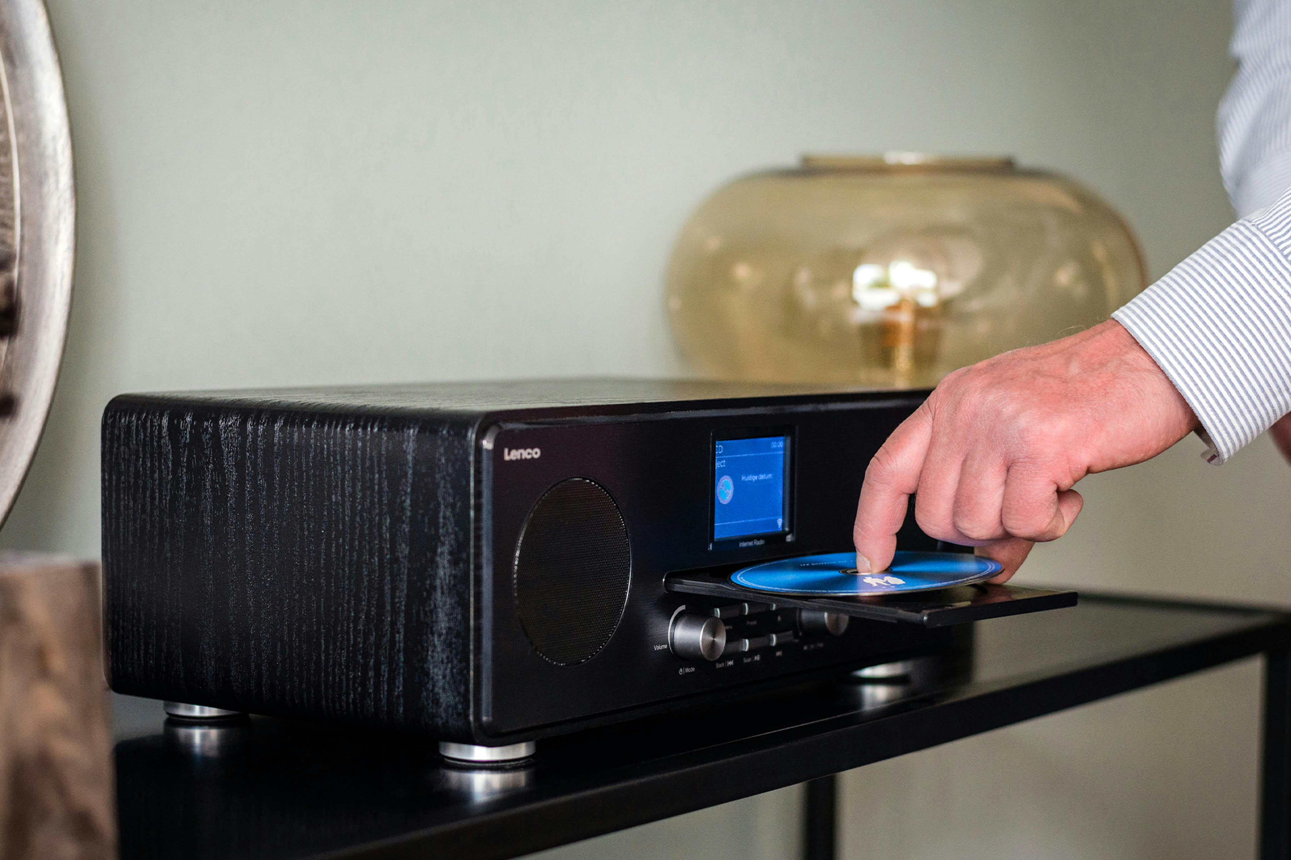 - Radio internet/dab+/fm avec lecteur cd et bluetooth