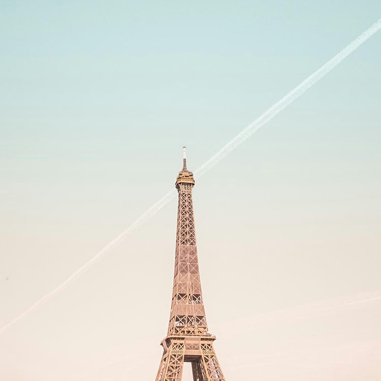 DIAGONALE DE FER - Photographie d'art de Laura Sanchez 40x40 cm sur plexi