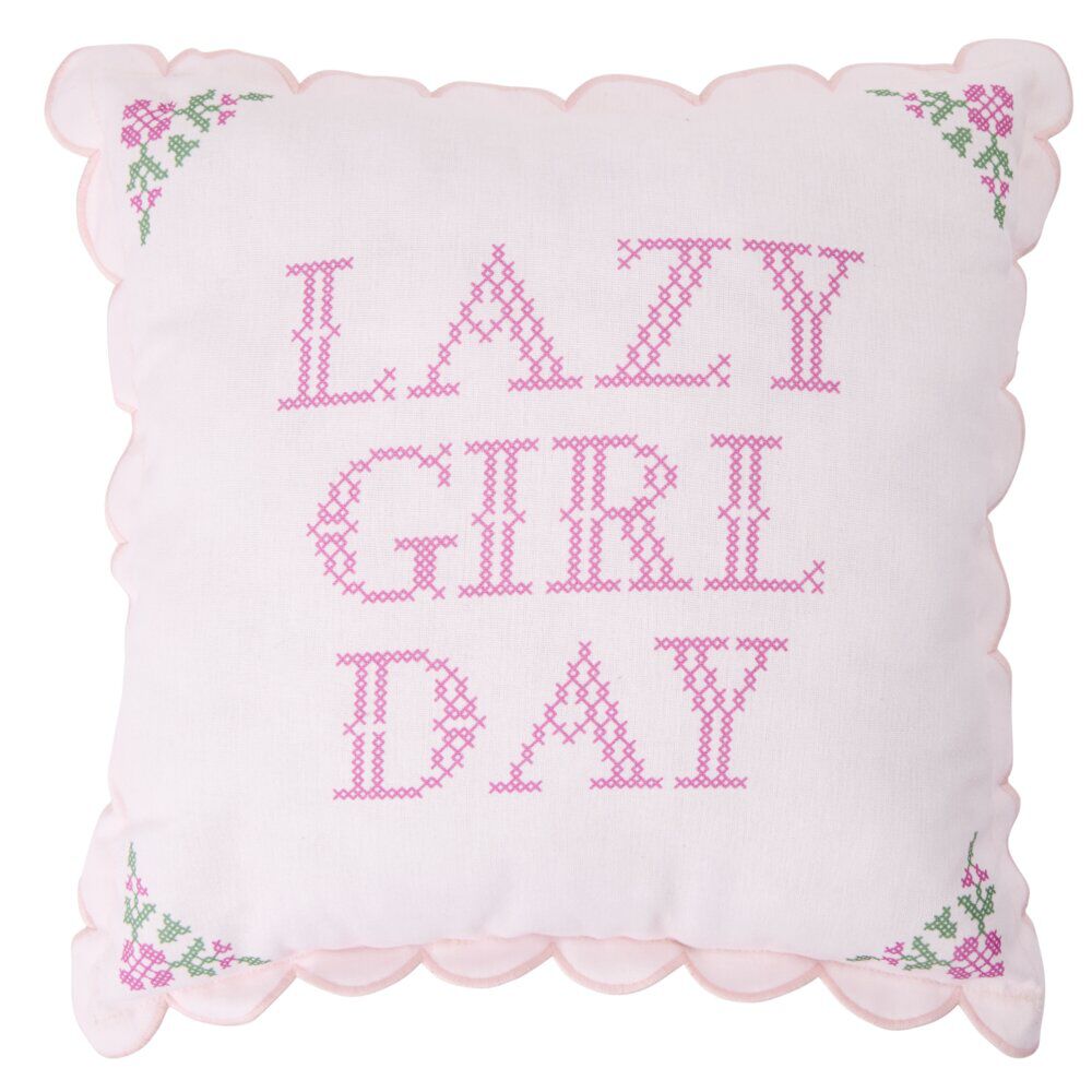 Coussin carré Girl façon point de croix contour ondulé 44x44cm (2 modèles)
