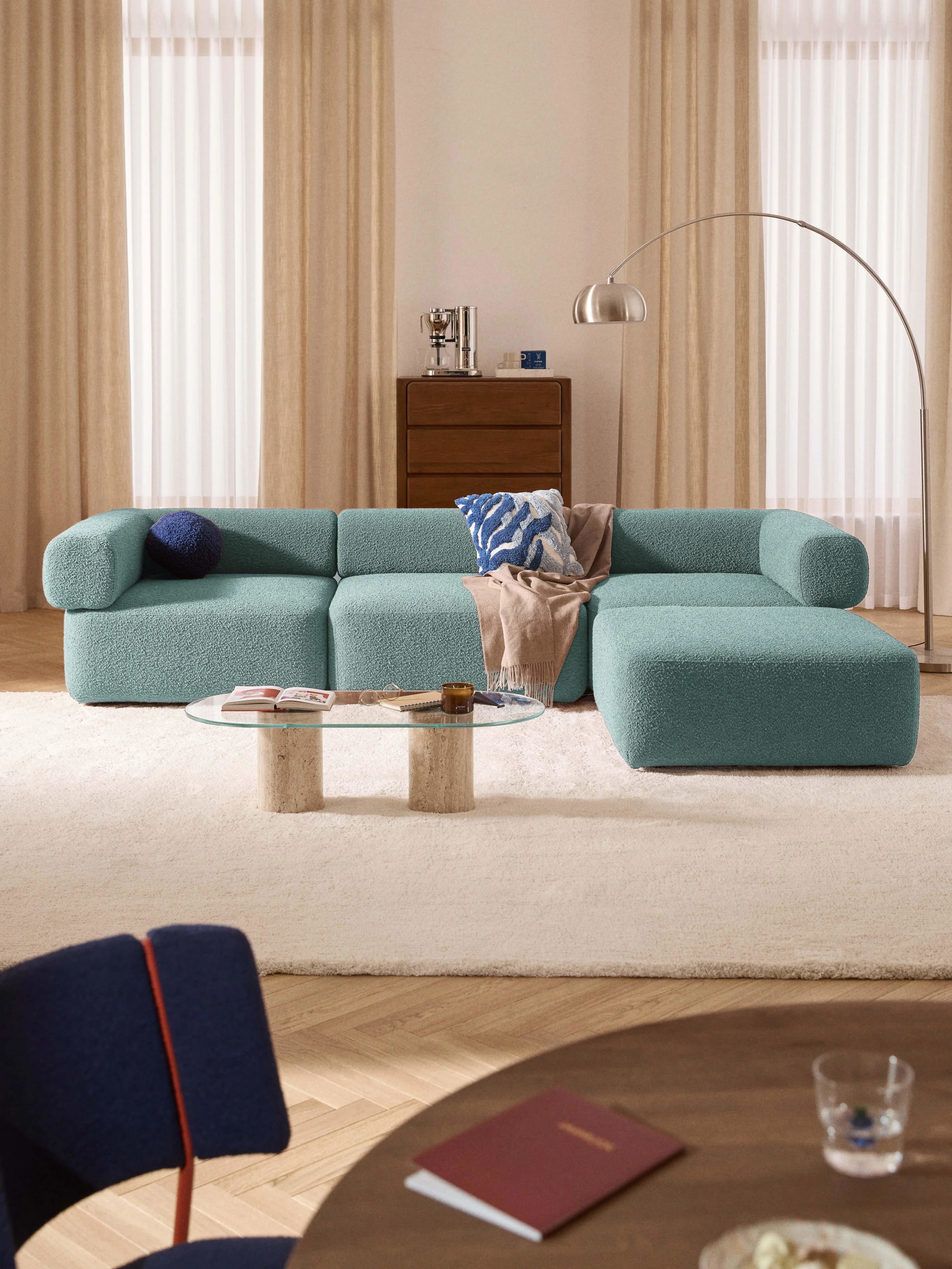 Modulares Bouclé-Sofa Anton (4-Sitzer) mit Hocker (links/rechts)