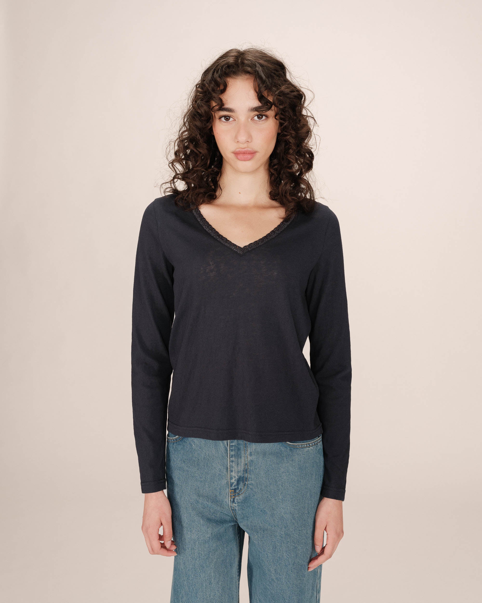 T-shirt col v en dentelle marine Selton