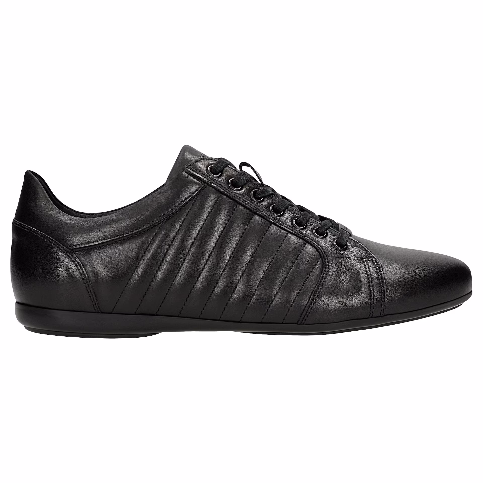 Czarne sneakersy meskie z ozdobnymi przeszyciami