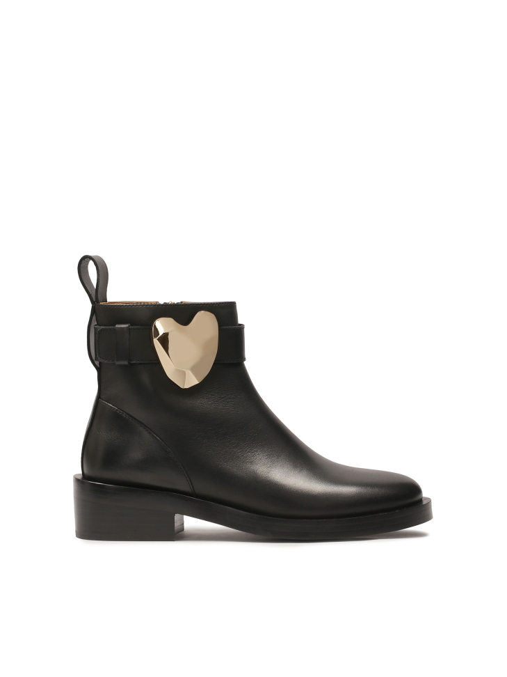 Low boots decorated with a metal heart