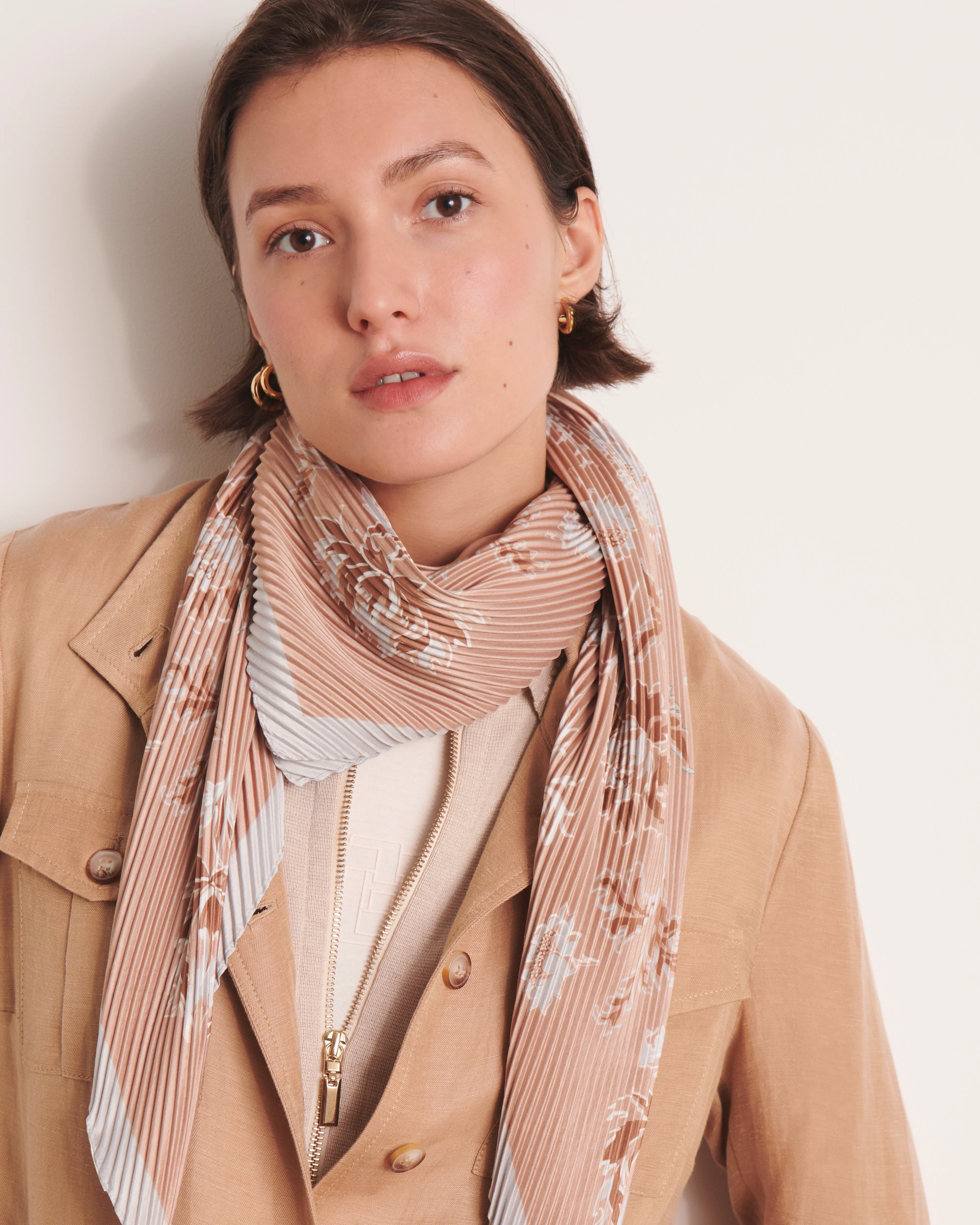 Carré plissé beige EFLEURS-PLIS-BIS/13247/531