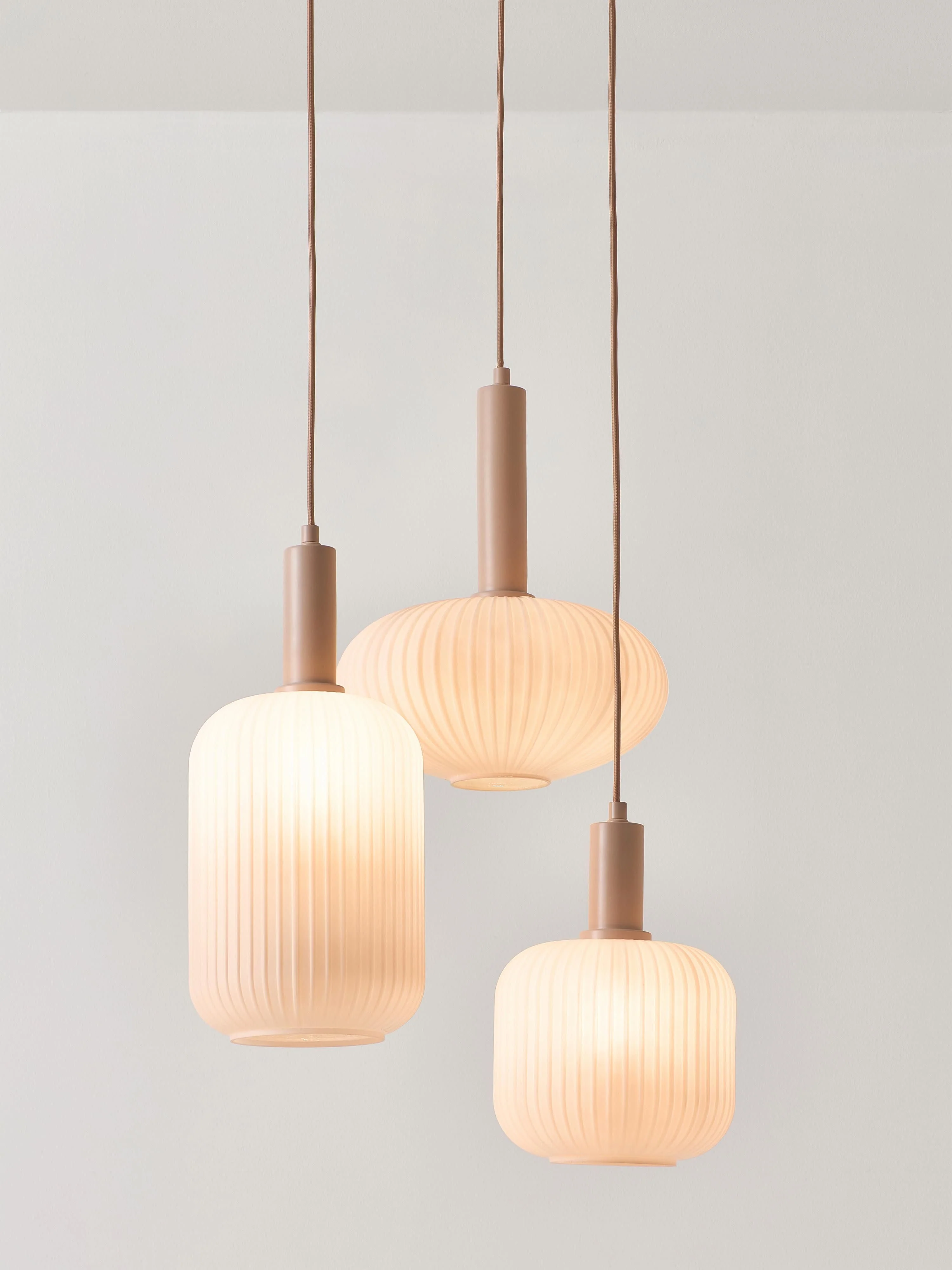 Cluster-Pendelleuchte Candela aus Opalglas