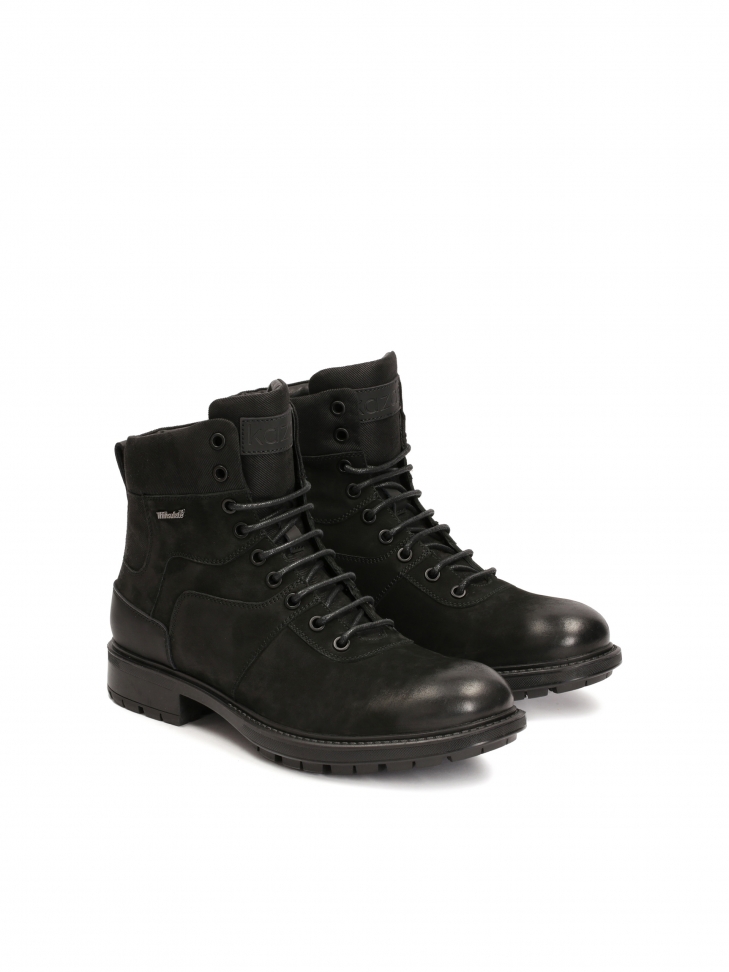 Black insulated boots with Thinsulate membrane