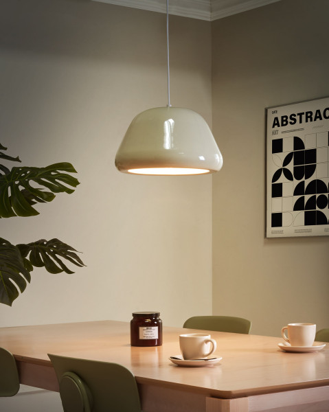 Lampa wisząca metalowy klosz jasnobeżowa