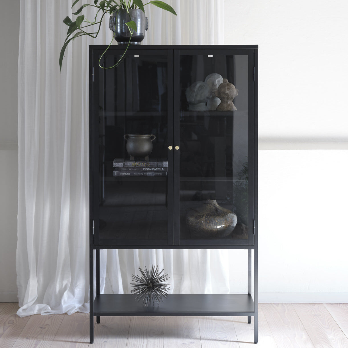 by fonQ Fort Vitrinekast - H 160 cm - Zwart