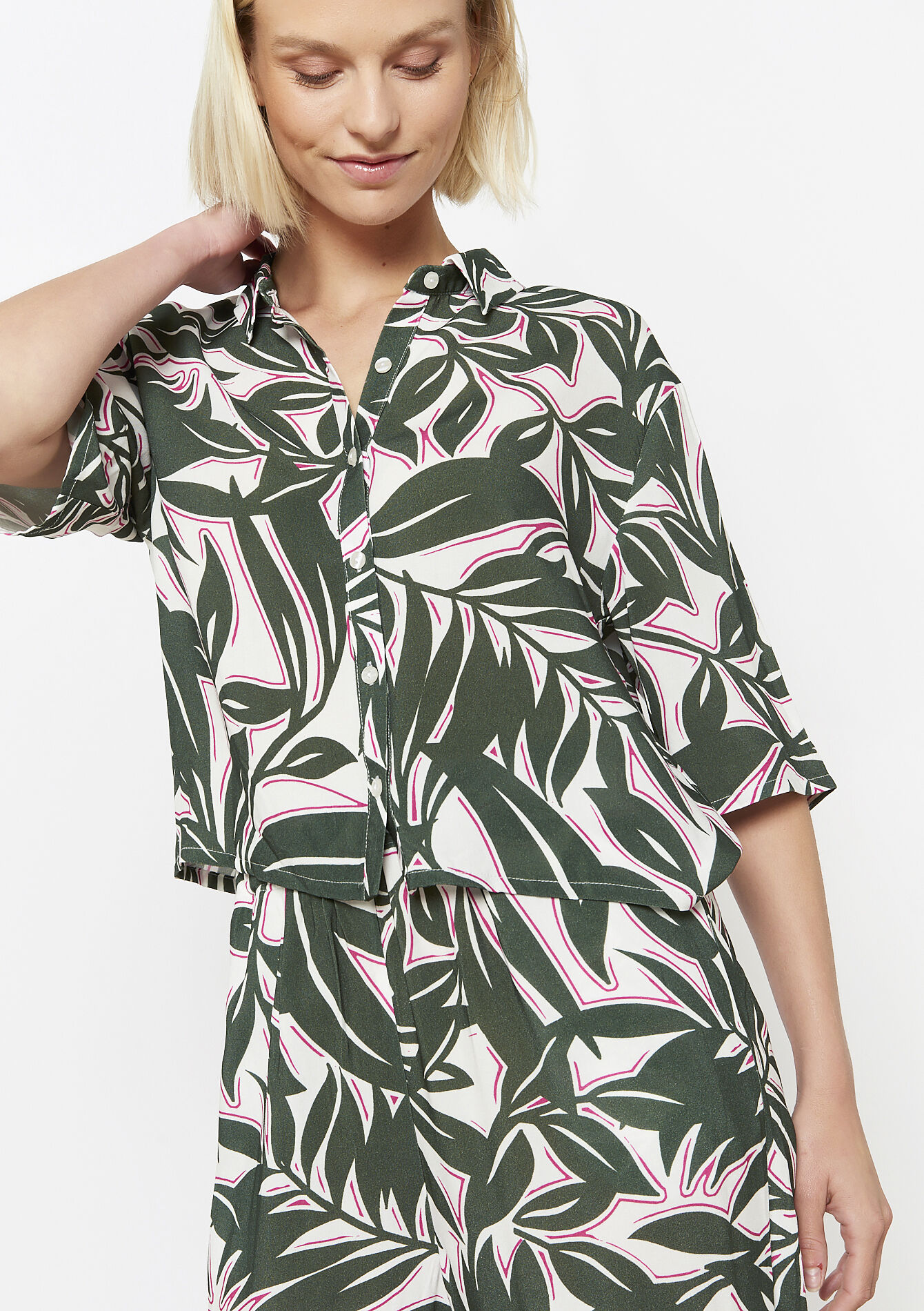Losvallend hemd met bladerprint