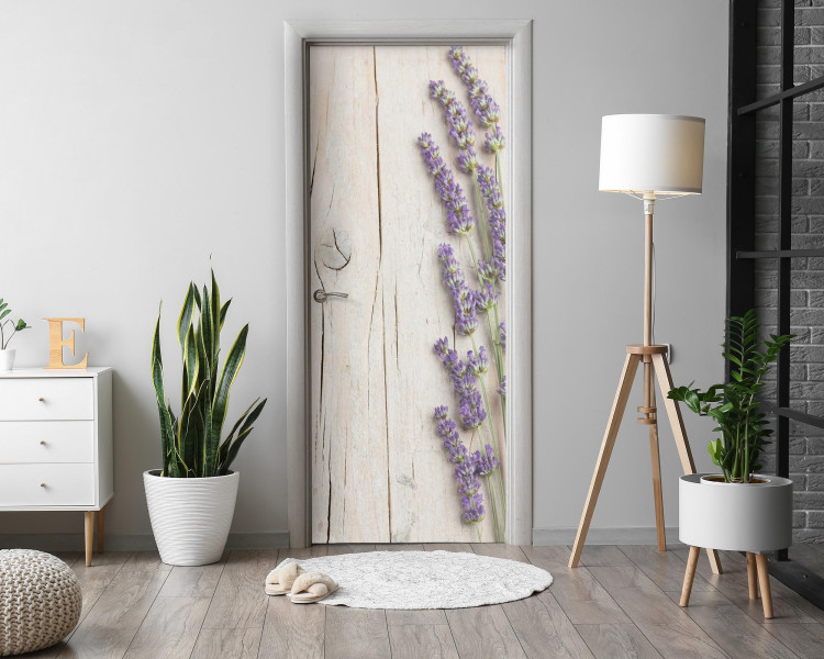 Naklejka na drzwi Lawenda na drewnie 75x205 cm Fototapeta