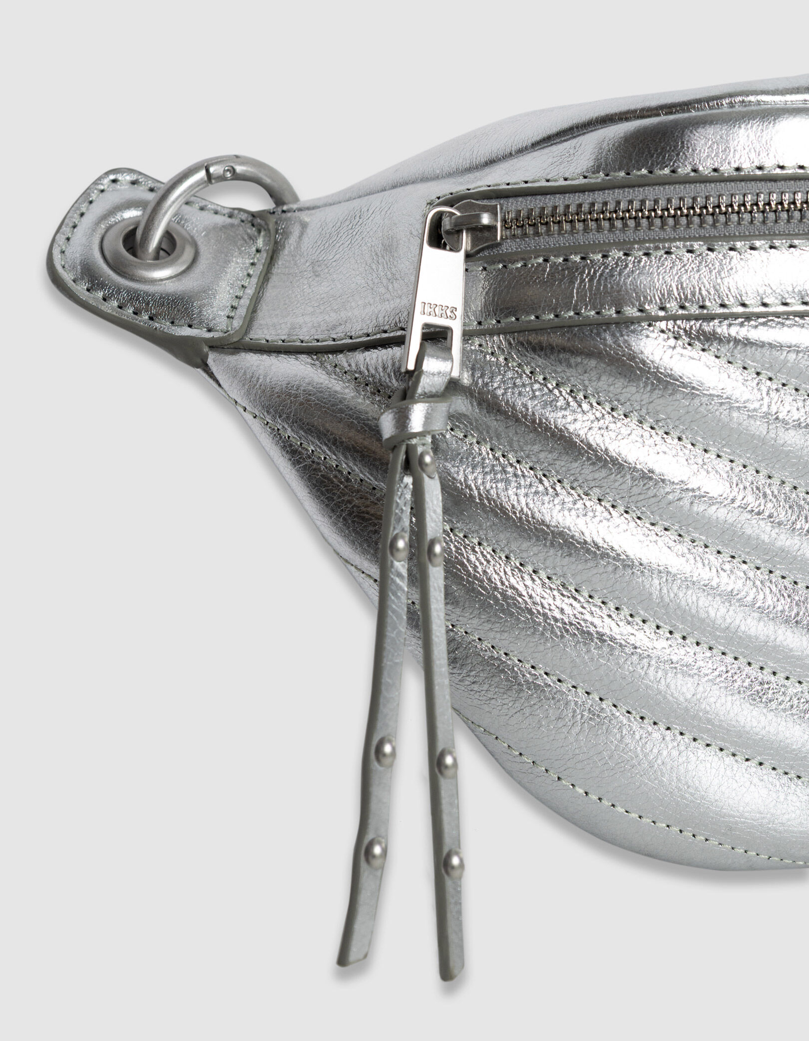 Sac banane 1440 argenté cuir matelassé Femme