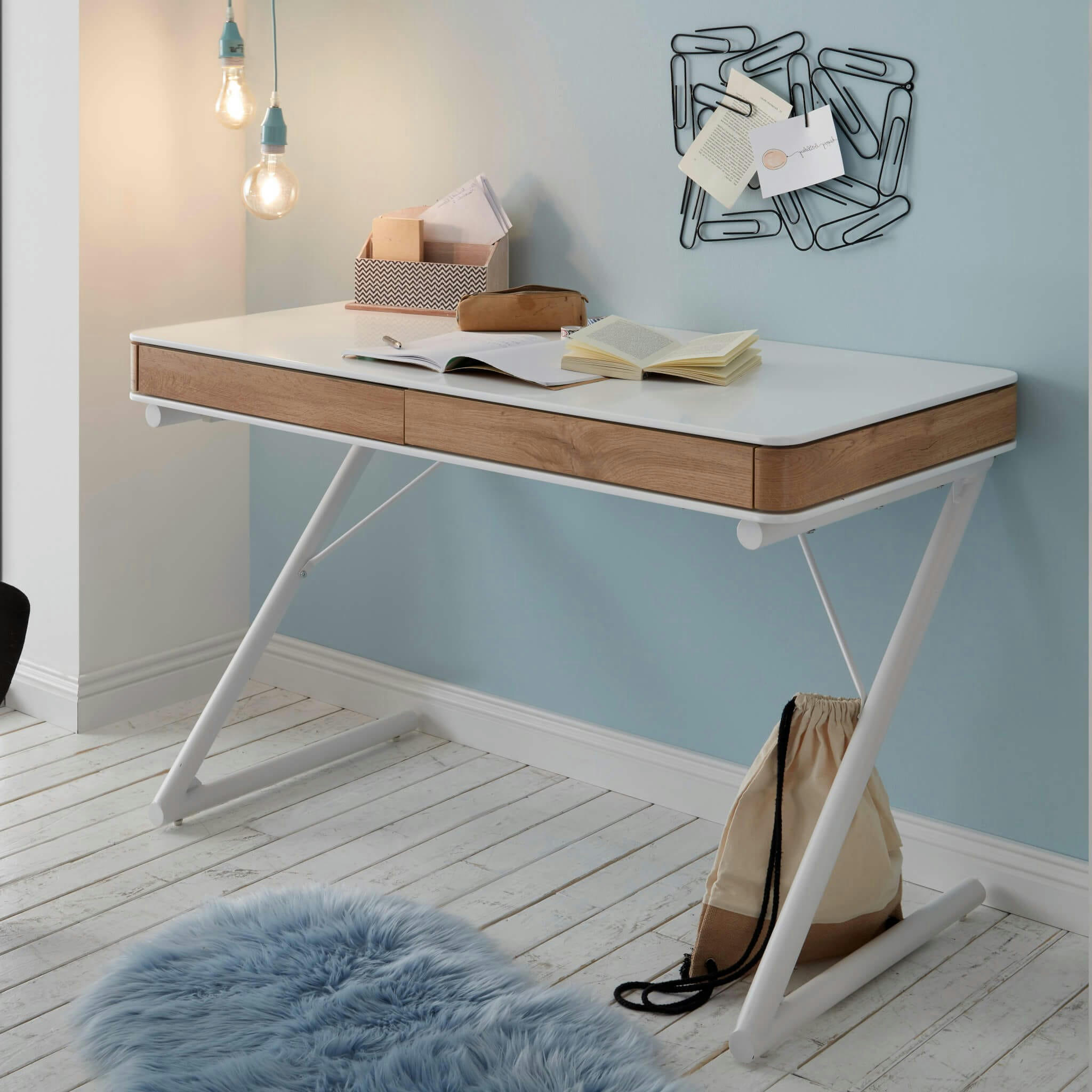 - Bureau 2 tiroirs en bois blanc laqué et chêne clair