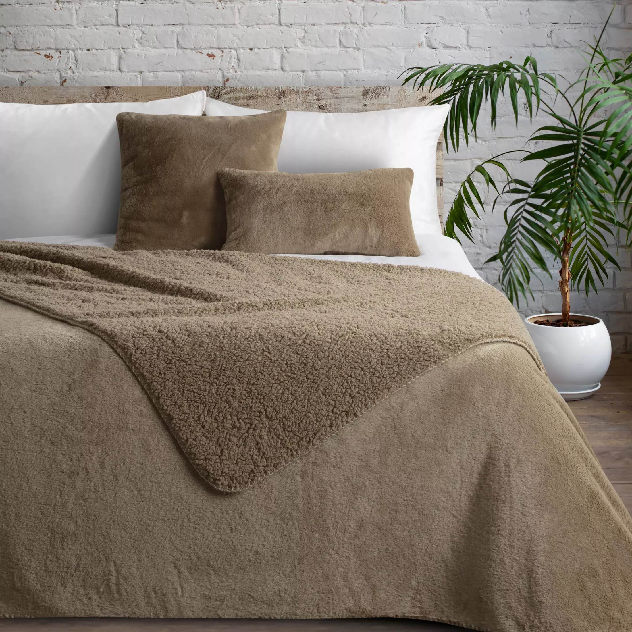 Narzuta dwustronna z przyjemnego futerka i tkaniny barankowej beżowa 170x210 cm NINA Eurofirany Premium