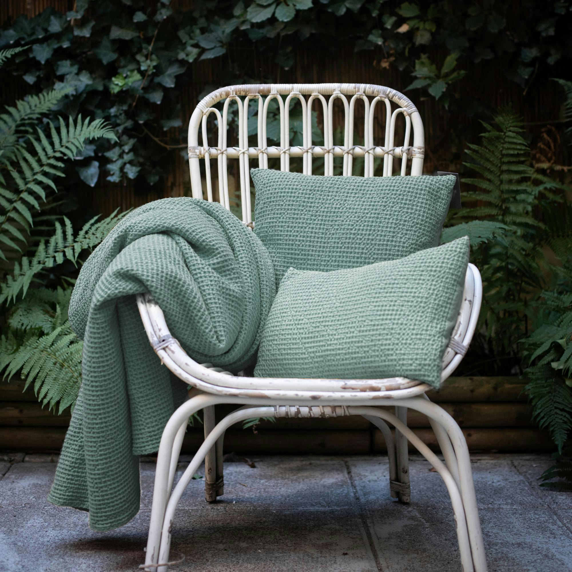 MAIA - Coussin  en coton vert de gris 30 x 50